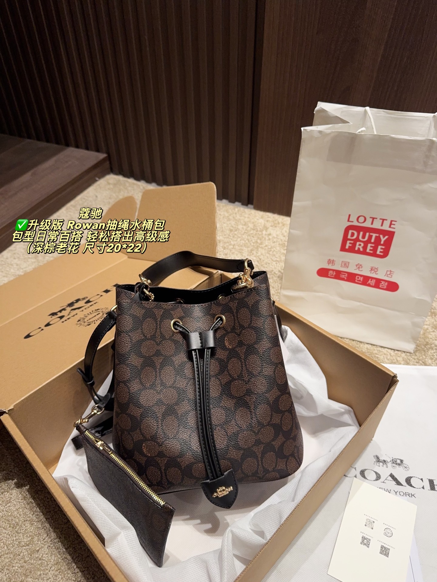✅升级版 💰375 配飞机盒⚠️尺寸20*22 蔻驰COACH Rowan抽绳水桶包 心动一亿遍！ 奶乎乎的小桶巨嗲巨温柔 ～ 和春夏天敲适配 ！！ 水桶包型 百搭 而且不挑身型 轻松搭出高级感 ！ 身边闺蜜人手一个