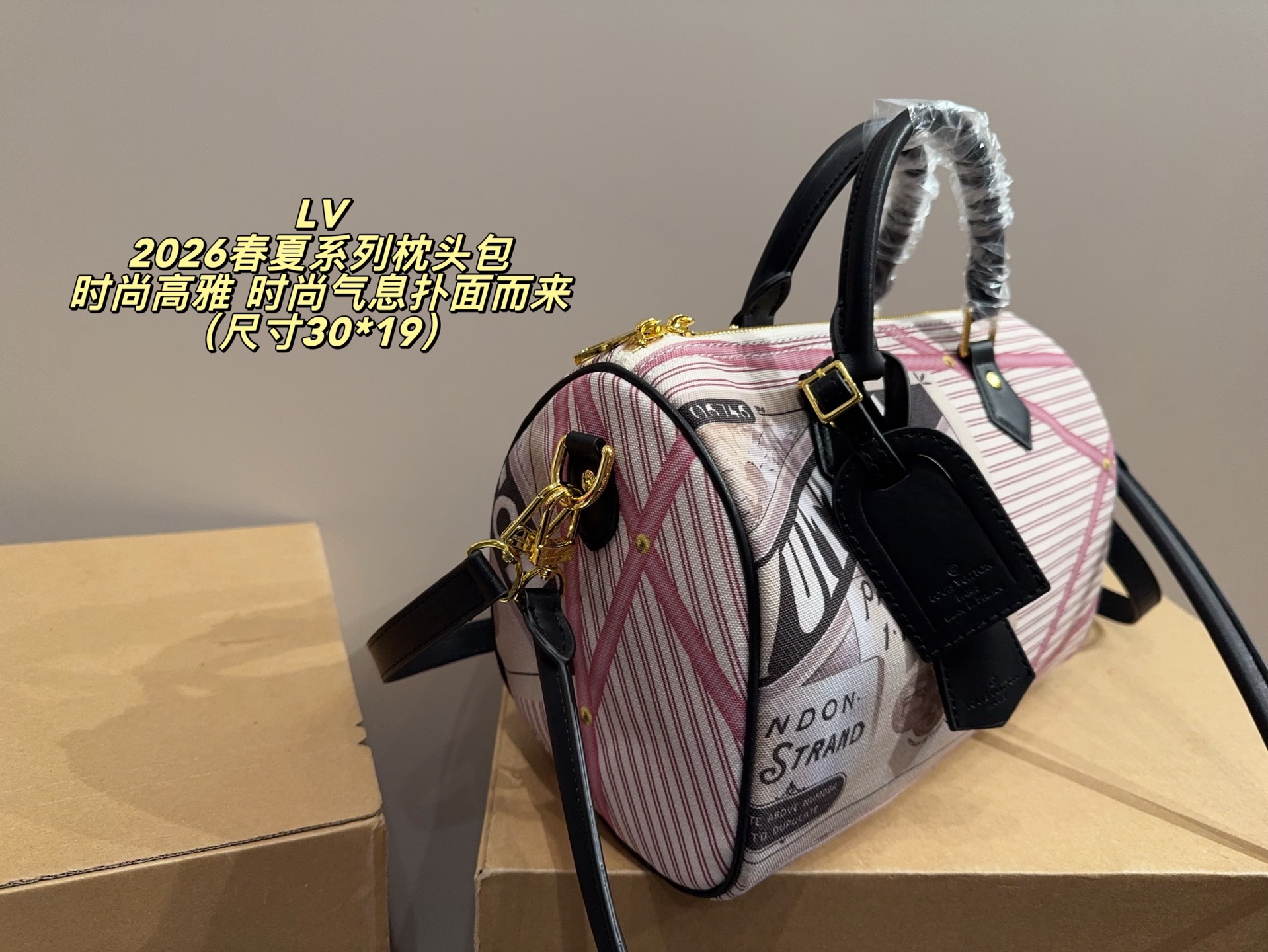 ❤️470包邮/原单代购级别
无盒⚠️尺寸30*19
LV 2026春夏系列枕头包
稳重大气,时尚高雅
时尚气息扑面而来,独特魅力十足
经典款式,永不过时,让你随时散发自信风采!