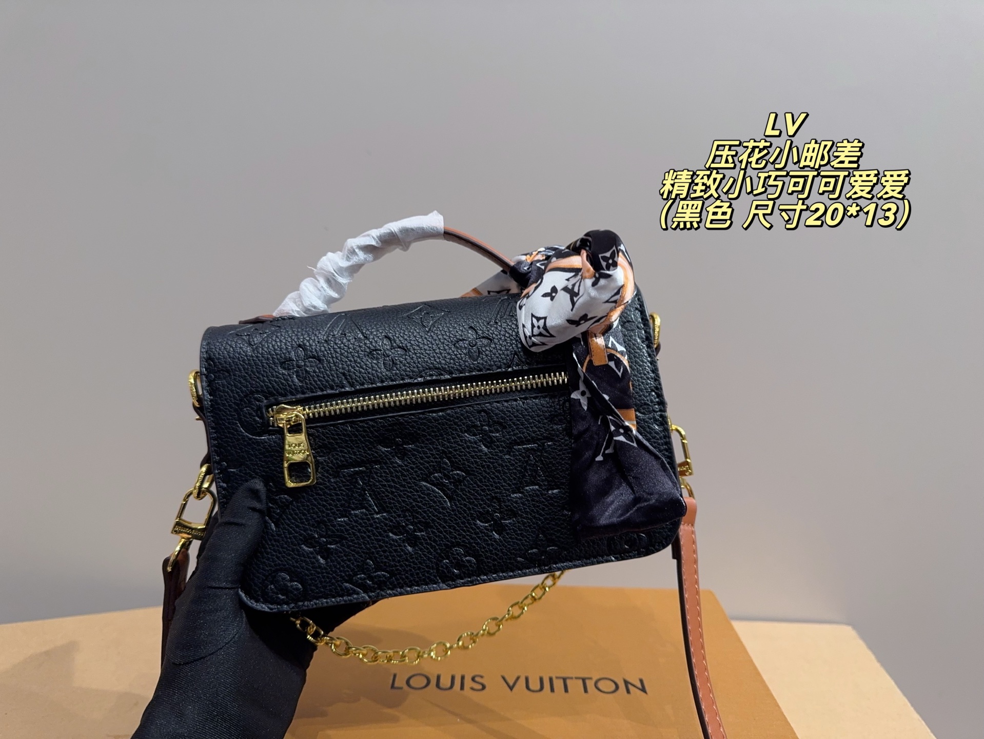 ❤️480包邮/原单代购级别
配折叠盒⚠️尺寸20*13
lv 压花小邮差
𝙇𝙤𝙪𝙞𝙨 𝙑𝙪𝙞𝙩𝙩𝙤𝙣 𝙈𝙚𝙩𝙞𝙨🖤East west小邮差
一见钟情系列💘经典黑花So Balck🖤
3way背法随心切换♻️新晋断货王🔥
精致小巧可可爱爱 慵懒随性 简约高级💯