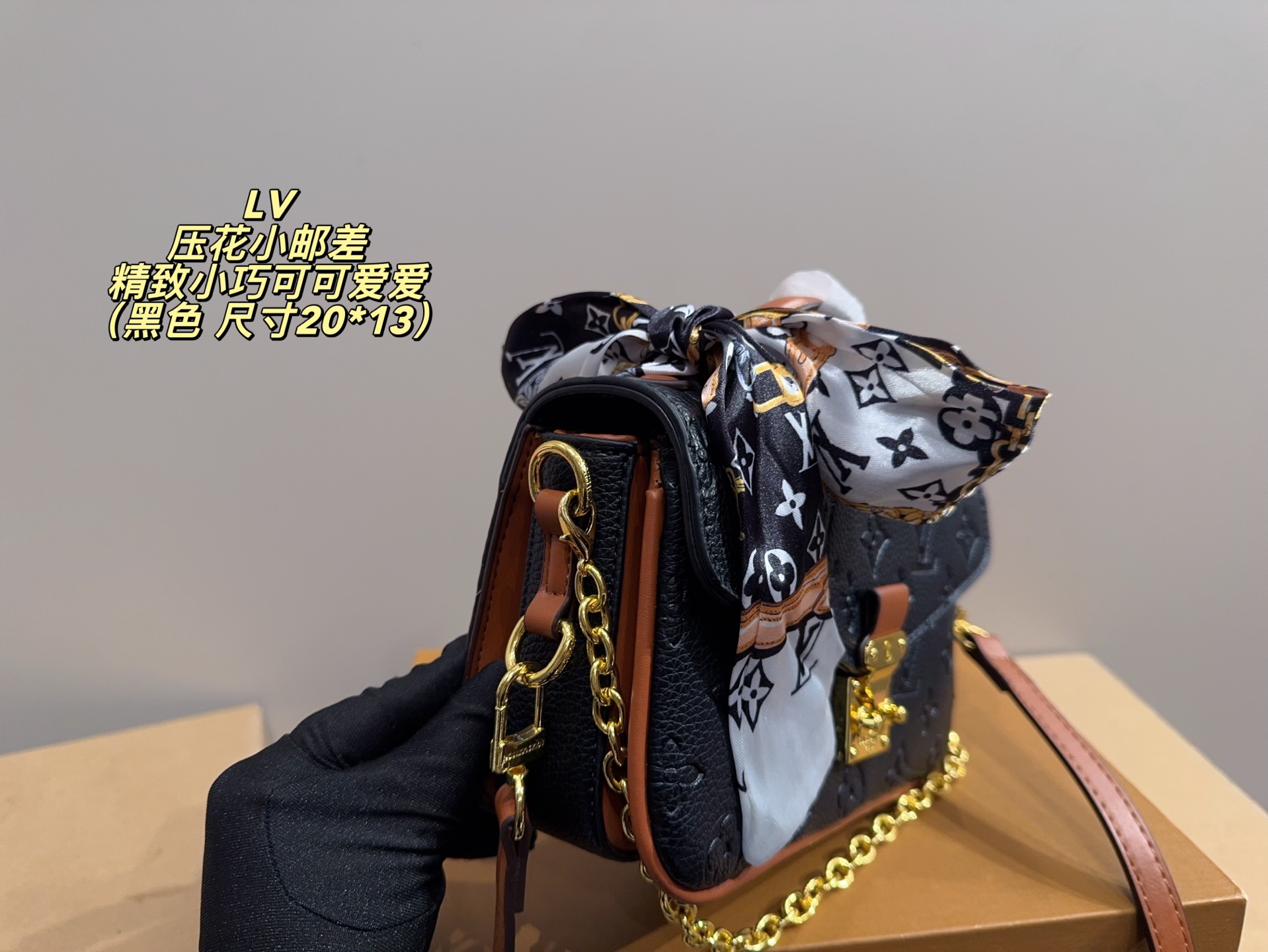 ❤️480包邮/原单代购级别
配折叠盒⚠️尺寸20*13
lv 压花小邮差
𝙇𝙤𝙪𝙞𝙨 𝙑𝙪𝙞𝙩𝙩𝙤𝙣 𝙈𝙚𝙩𝙞𝙨🖤East west小邮差
一见钟情系列💘经典黑花So Balck🖤
3way背法随心切换♻️新晋断货王🔥
精致小巧可可爱爱 慵懒随性 简约高级💯