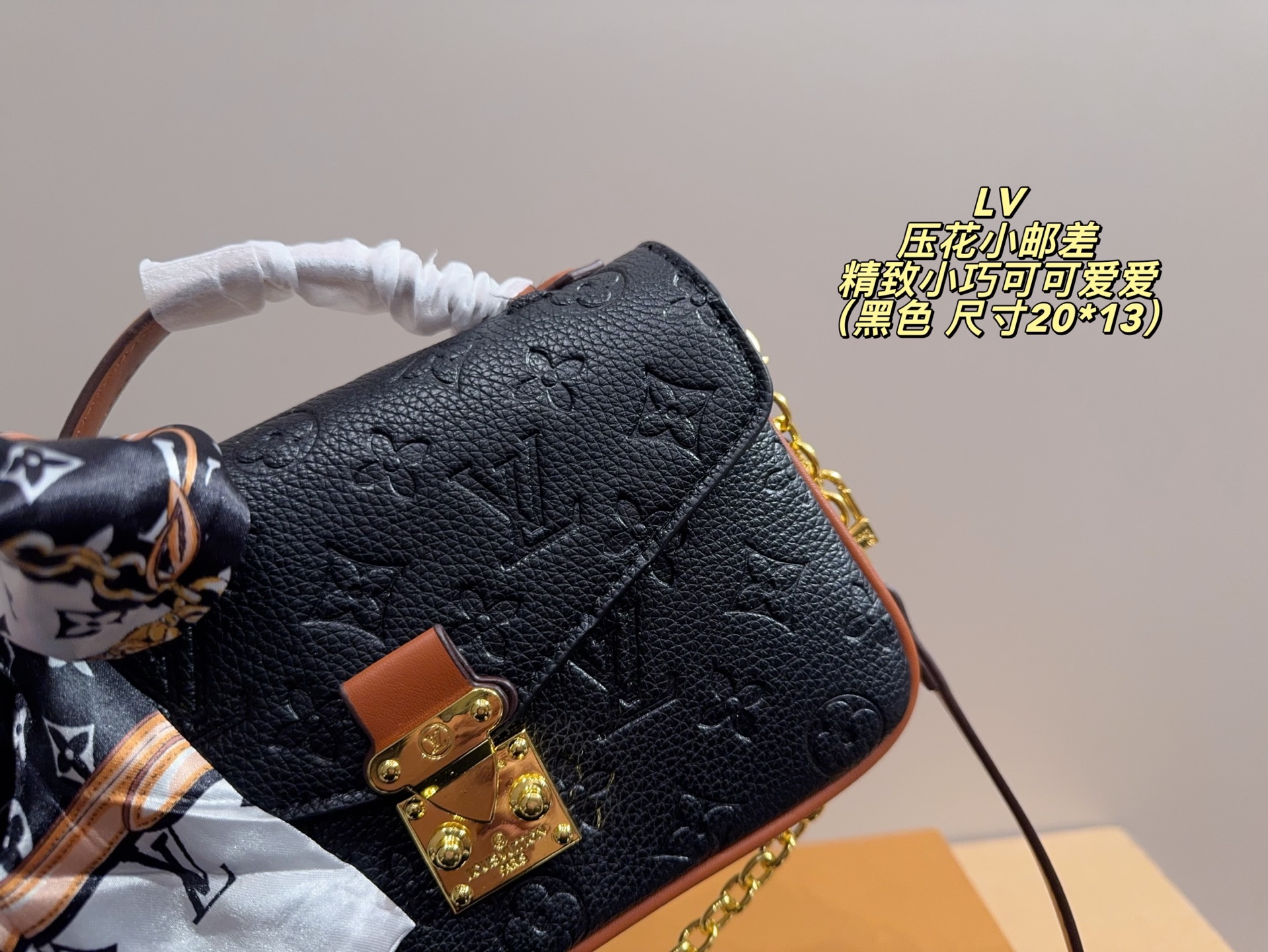 ❤️480包邮/原单代购级别
配折叠盒⚠️尺寸20*13
lv 压花小邮差
𝙇𝙤𝙪𝙞𝙨 𝙑𝙪𝙞𝙩𝙩𝙤𝙣 𝙈𝙚𝙩𝙞𝙨🖤East west小邮差
一见钟情系列💘经典黑花So Balck🖤
3way背法随心切换♻️新晋断货王🔥
精致小巧可可爱爱 慵懒随性 简约高级💯