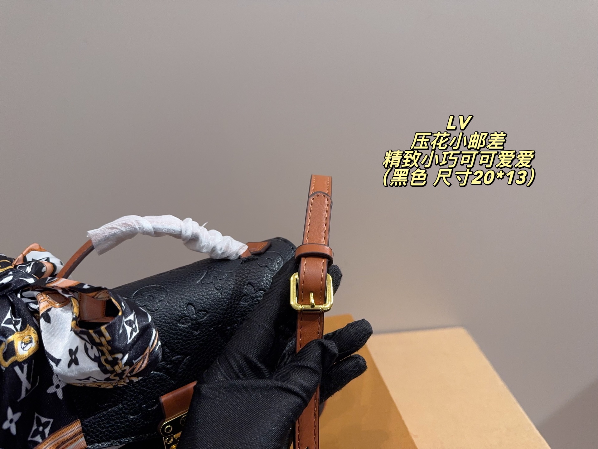 ❤️480包邮/原单代购级别
配折叠盒⚠️尺寸20*13
lv 压花小邮差
𝙇𝙤𝙪𝙞𝙨 𝙑𝙪𝙞𝙩𝙩𝙤𝙣 𝙈𝙚𝙩𝙞𝙨🖤East west小邮差
一见钟情系列💘经典黑花So Balck🖤
3way背法随心切换♻️新晋断货王🔥
精致小巧可可爱爱 慵懒随性 简约高级💯