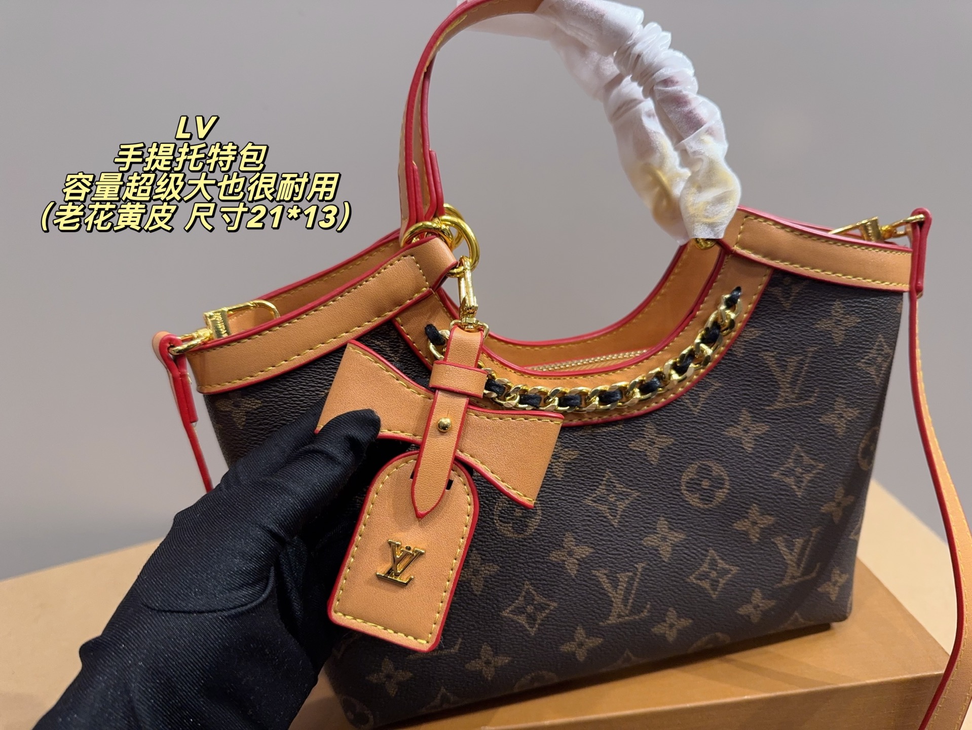 ❤️460包邮/原单代购级别
配盒⚠️尺寸21*13
LV 手提托特包 
 容量超级大也很耐用
日常出街背它回头率百分百
就是这种随性慵懒感