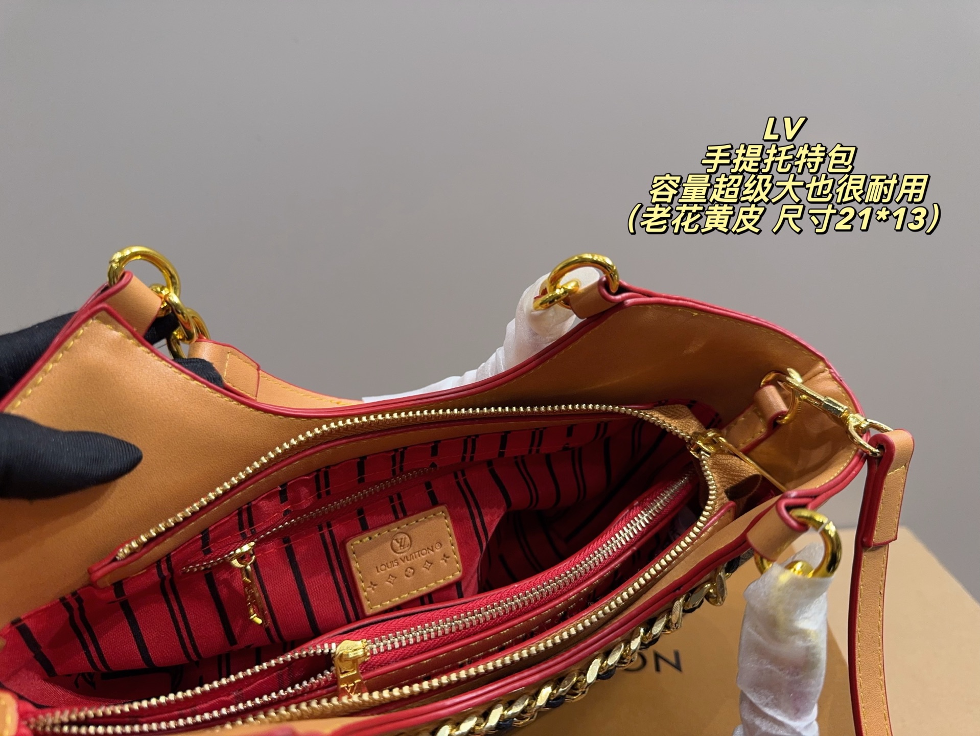 ❤️460包邮/原单代购级别
配盒⚠️尺寸21*13
LV 手提托特包 
 容量超级大也很耐用
日常出街背它回头率百分百
就是这种随性慵懒感