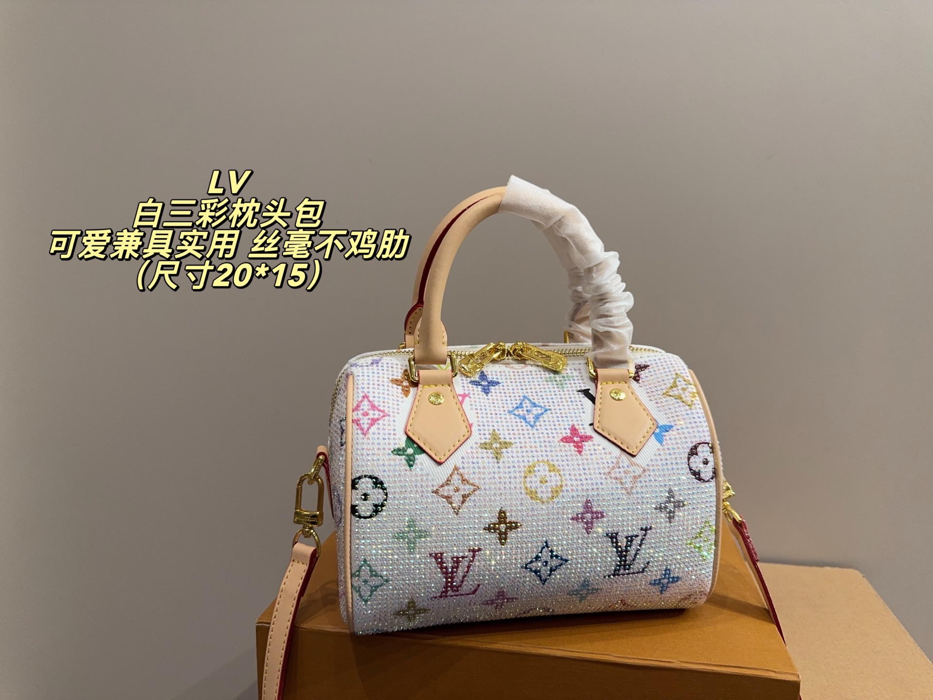 P210 Comes With Folding Box️size 20 15 | Lv White Three-color Pillow Bag | Low-key Yet Recognizable | The Bag Is Compact And Easy To Carry Or Cross-body | The Internal Space Is Suitable For Storing Daily Small Items.