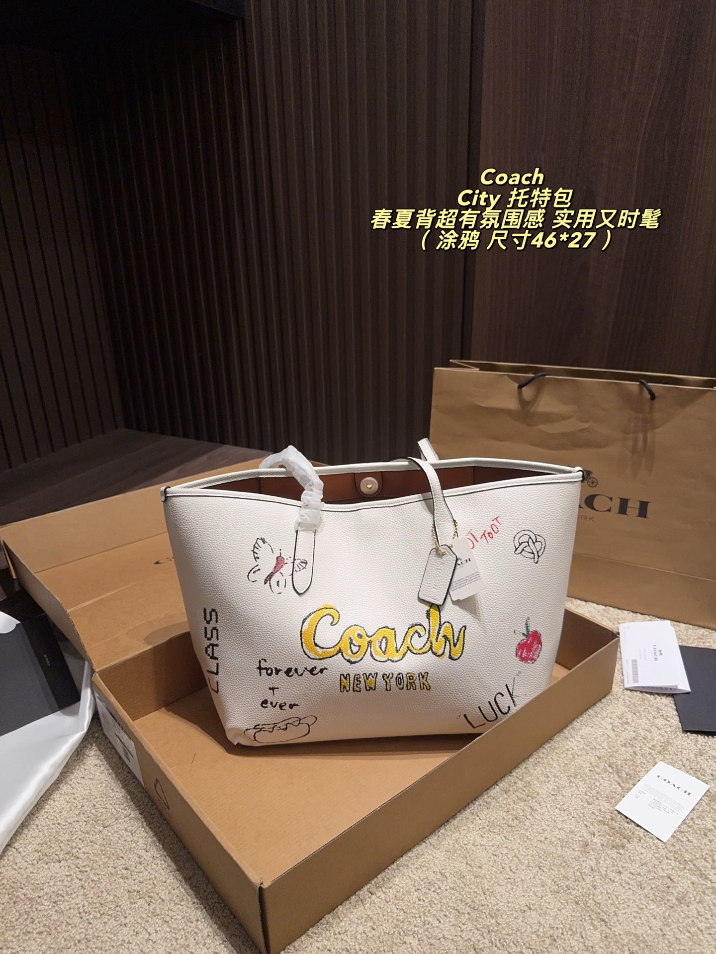 Caja de avión ⚠️ medidas 46*27 Coach City bolso tote​​ 👜 Coach City bolso tote, ¡juguetón y con sentido artí…