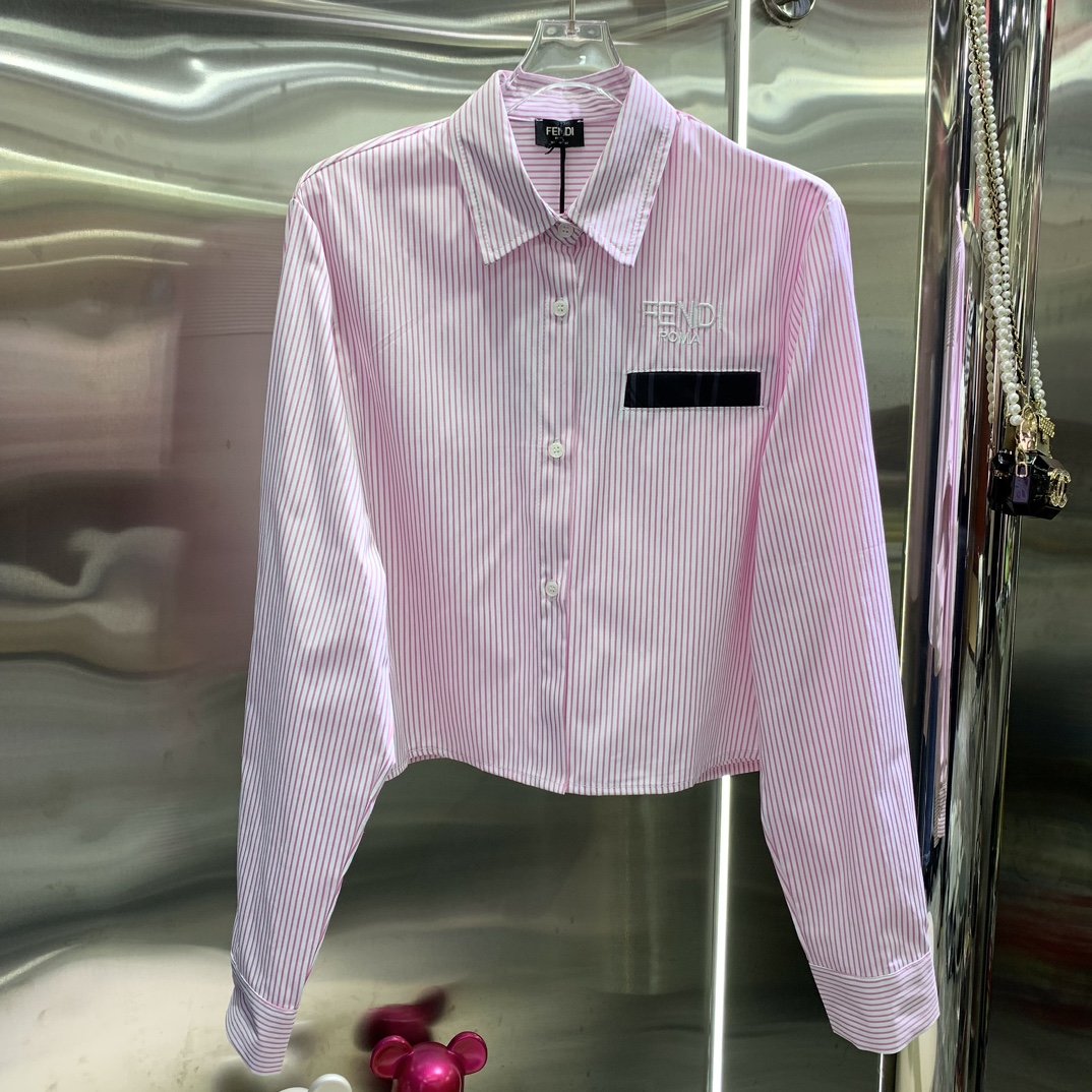 FENDI24早春新款芬迪短款清爽粉色条纹短衬衣 ！显白清新 轻松打造凹造型单色SML