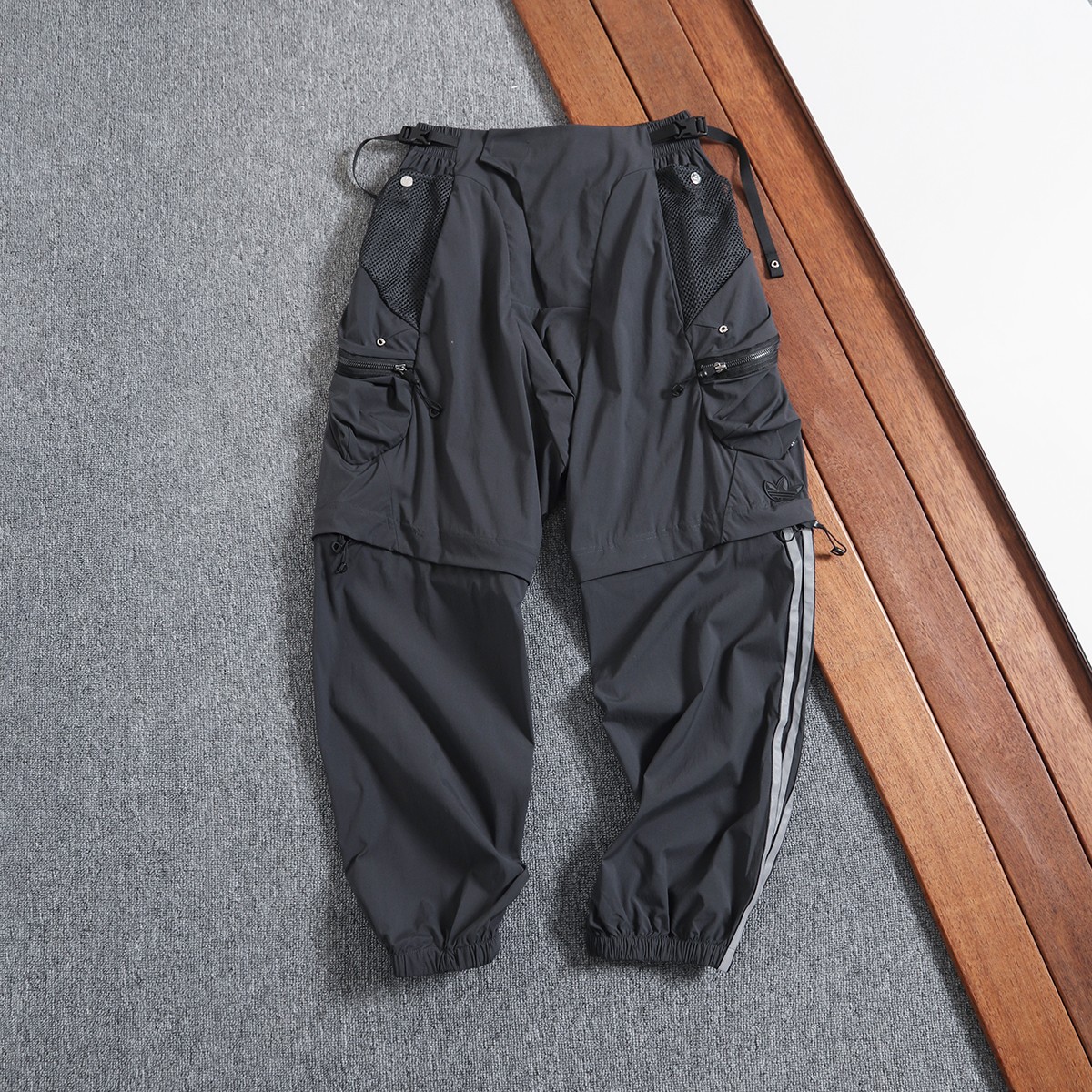 Alternative view of Shorts 01256