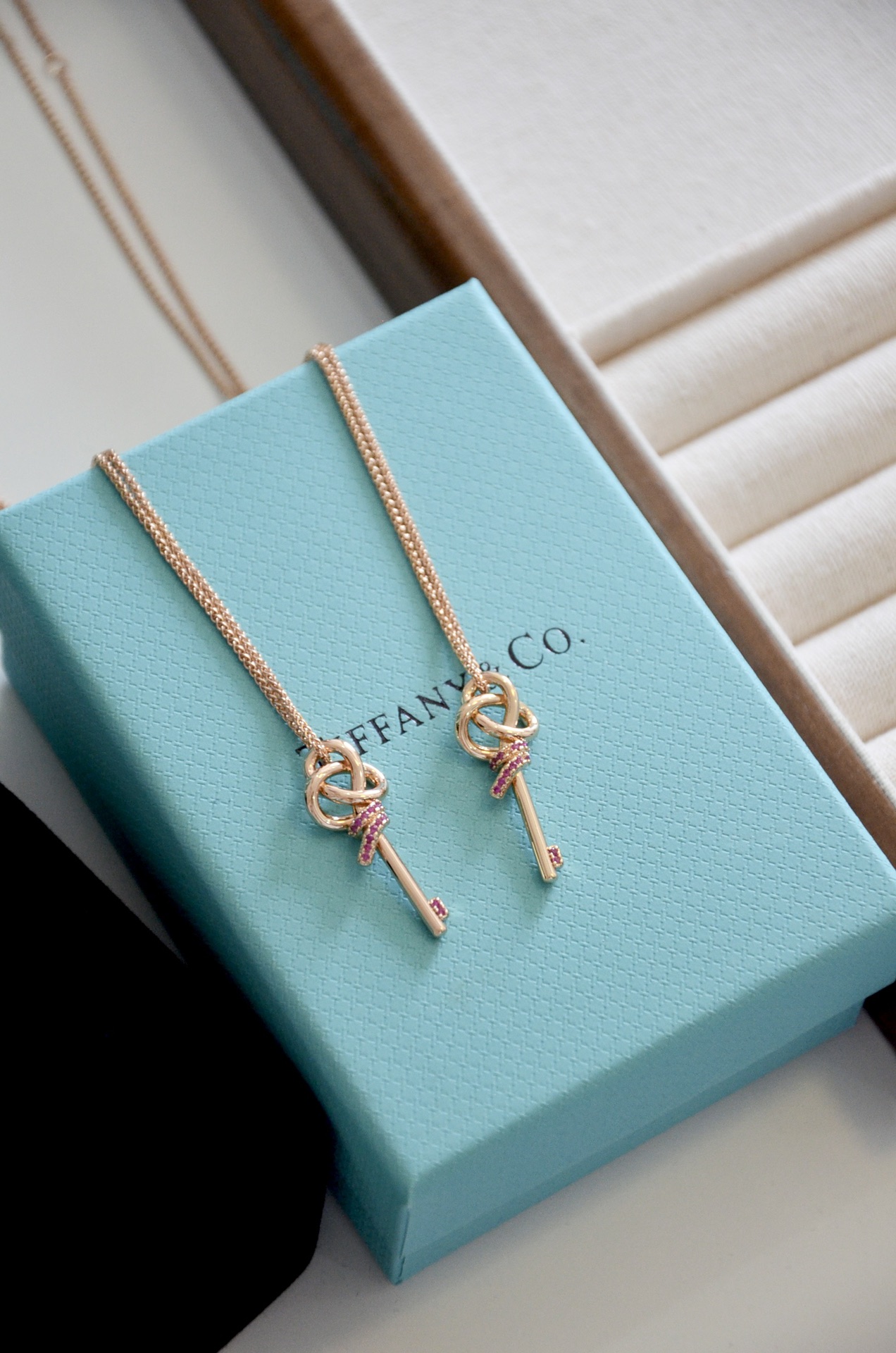 Tiffany&Co. Sieraden Kettingen&hangers Blauw Roze Met diamanten gezet