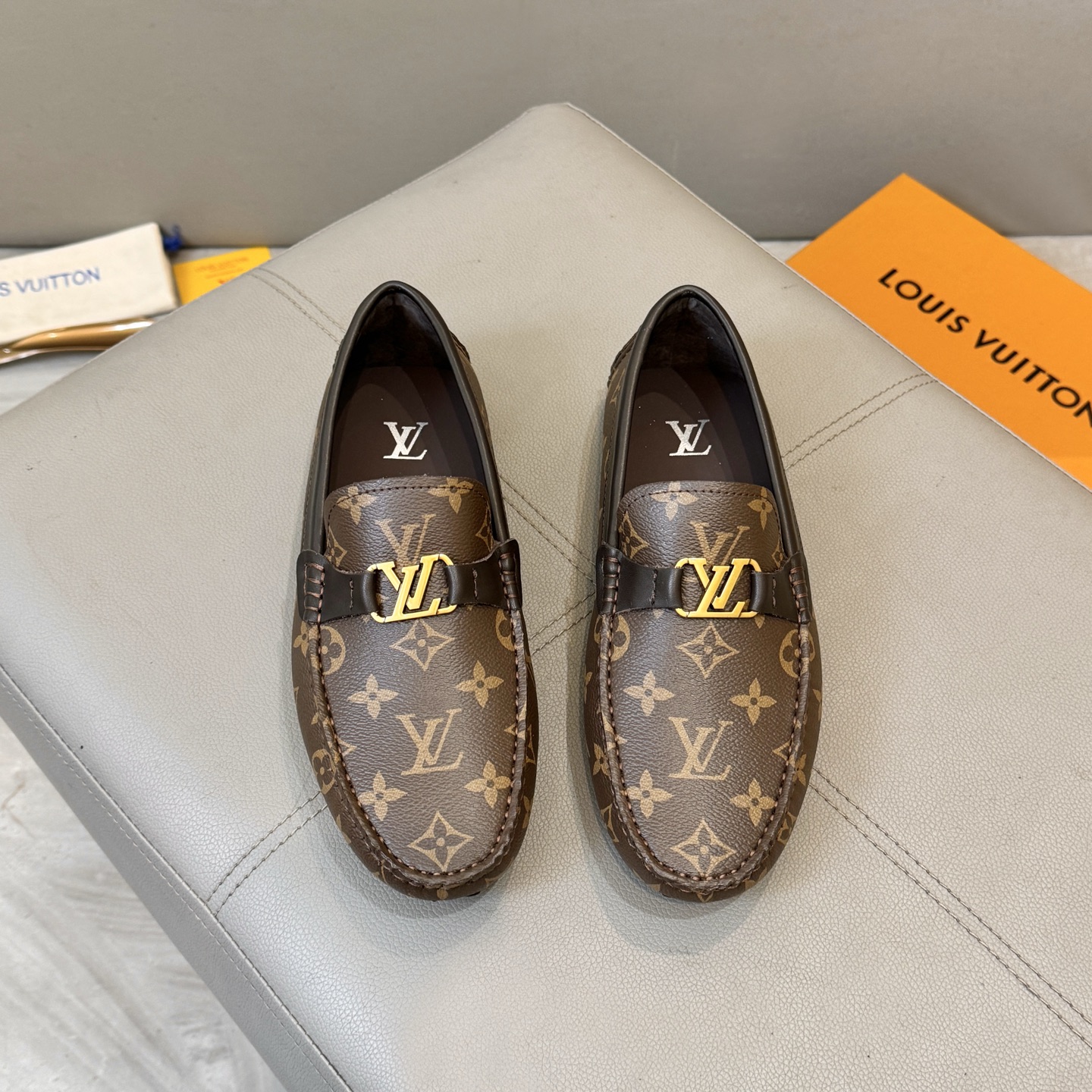 NO:347939,:【L V】Men’s Bean Dog Shoes 2025 official website synchronized 