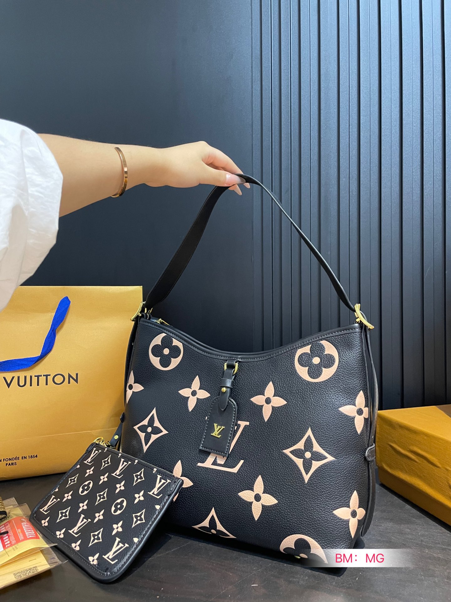 Meilleur
 Louis Vuitton Sacs À Bandoulière & À Épaule Qualité supérieure
 Sous les aisselles