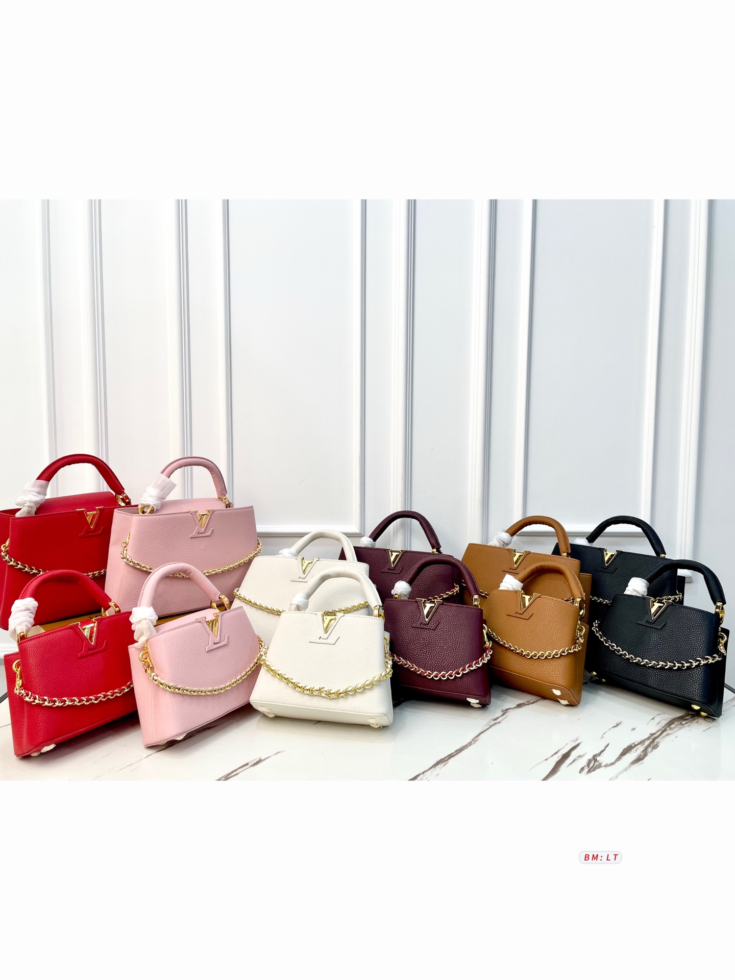 Large Size 263 Small Size 165 Comes With Box Lv Capucines Handbag Crossbody Bag, The Metal Chain Is Simple And Very Recognizable The Lv Metal Logo On The Front Is Super Eye-catching. It Can Be Carried By Hand Or Cross-body, And It Is More Practical With A Wide Shoulder Strap. The Size Is Just Right And Can Be Easily Used For Daily Commuting And Light Luxury Occasions. It Is Elegant And Fashionable. It Is Really Worth Buying | Size: Large Size 27 9 18 | Small Size 20 7.5 13.5
