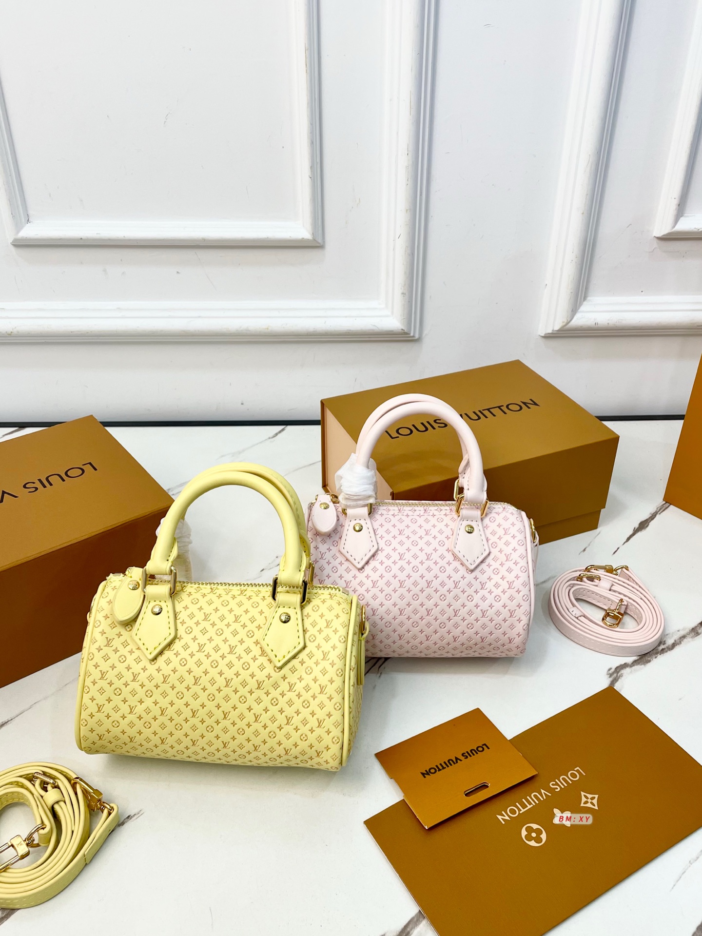 248 Comes With Folding Box Lv Speedy Nano Pillow Bag, Metal Accessories Are Super High-quality. Compact Cylindrical Bag, Double Handles + Detachable Shoulder Strap, Can Be Carried Cross-body The Internal Space Is Reasonable And Very Practical For Daily Travel. The Color Is Fresh And Bright, Which Is A Great Bonus For Spring And Summer Matching. It Is Fashionable And Versatile, And Can Easily Enhance The Atmosphere Of Your Outfit | Size: 16.5 9 10.5