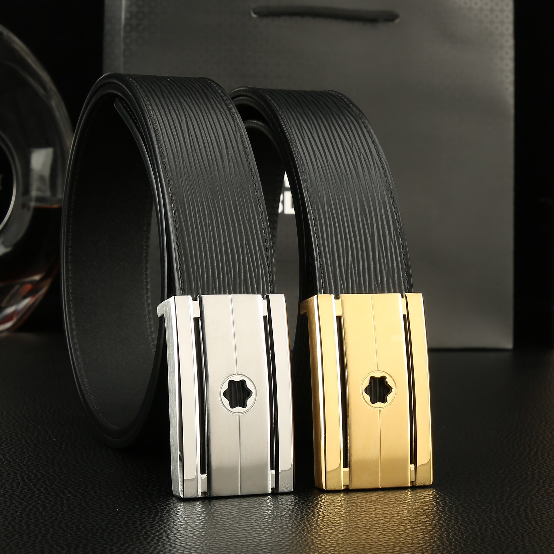 NO:139082,Montblanc original single high-end quality counter official website simultaneously supports NFC sensing width 3.8 exquisite steel buckle head imported from Italy. The water corrugated calfskin texture is clear and realistic. Create a brand new visual 3D suburban fruit high-end customers buy gifts and give gifts for their own use. Length 100-125 can be cut and created by yourself, belts, montblanc, cowhide19860909万宝龙原单高端品质专柜官网同步支持NFC感应宽度3.8精美钢扣头意大利进口头层水波纹小牛皮纹理消晰真实感超强打造全新的视觉3D郊果高端客户入手送礼自用佳品 长度100一125可以自行裁剪创,皮带,montblanc,cowhide,Belt