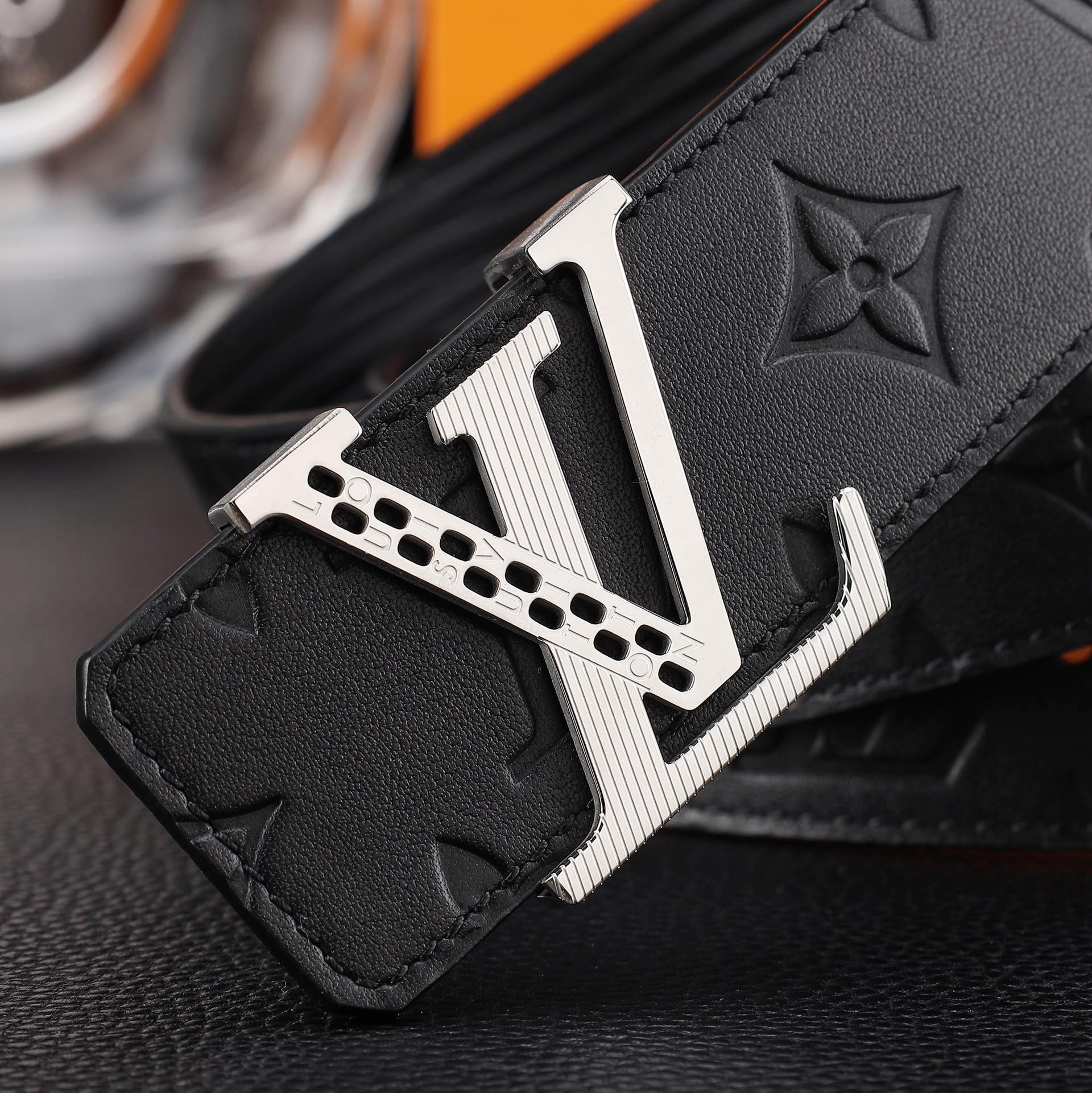 路易威登㊙️原单高端品质🎗专柜官网同步🌟支持NFC感应💎宽度3.8精美钢扣头💯意大利进口头层小牛皮原版花