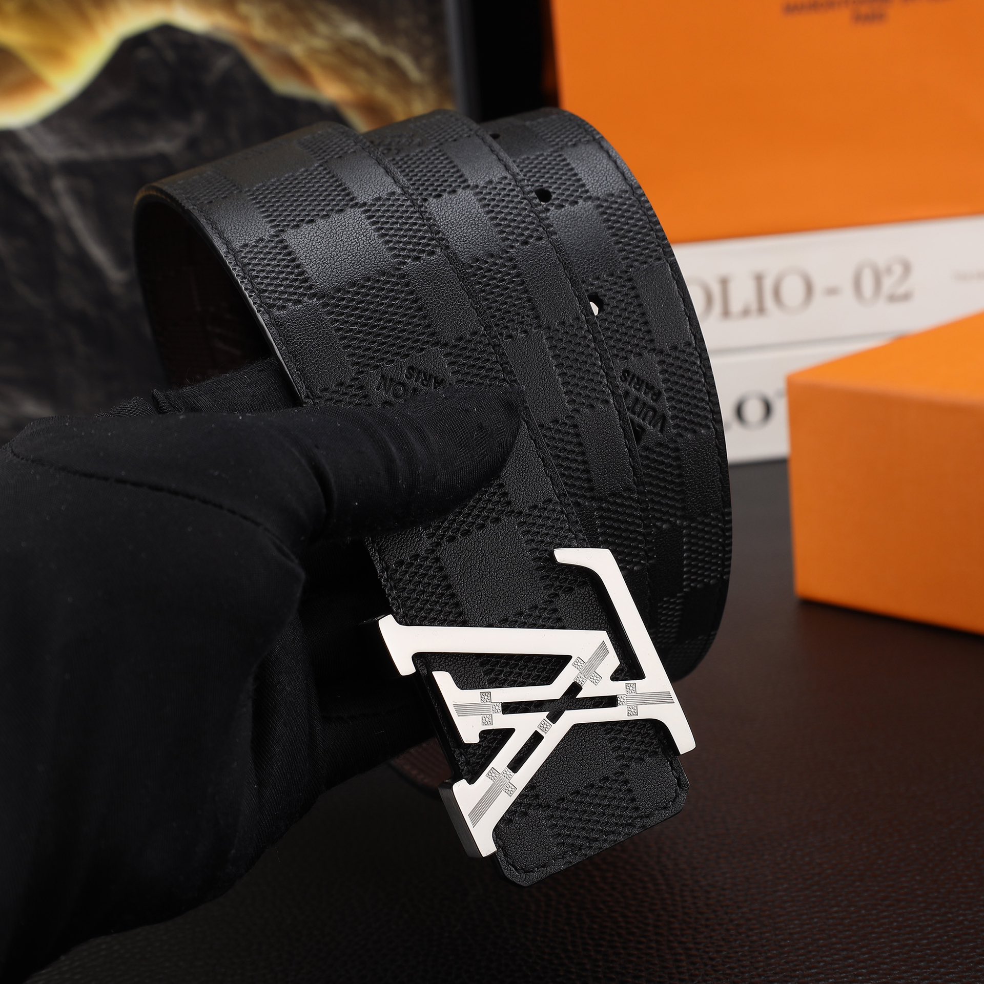 路易威登男士冲孔腰带- 宽度38MM 316精品钢扣  永不掉色 精工打造  压花工艺 手感柔软 创
