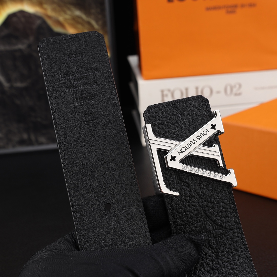 路易威登男士冲孔腰带- 宽度38MM 316精品钢扣  永不掉色 精工打造  压花工艺 手感柔软 创