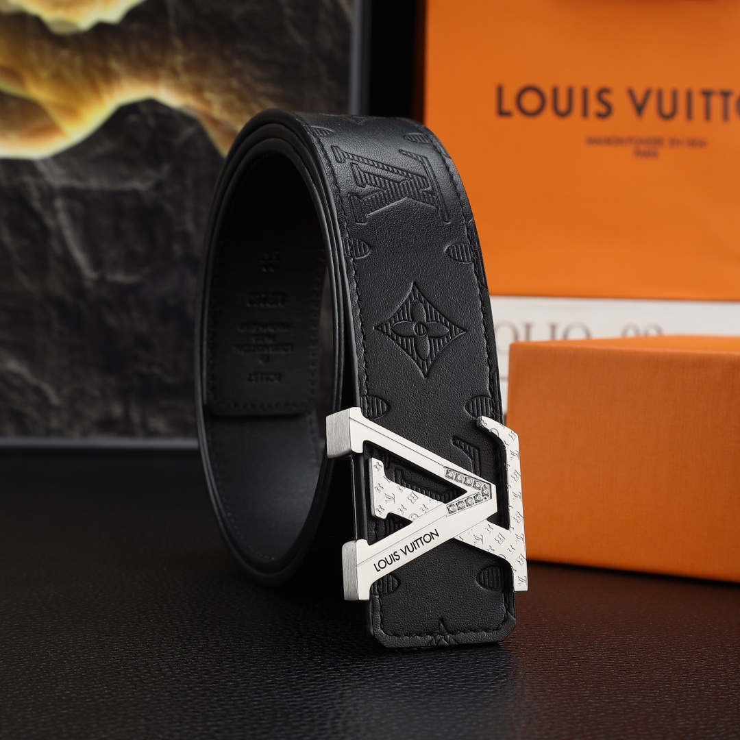 路易威登男士冲孔腰带- 宽度38MM 316精品钢扣  永不掉色 精工打造  压花工艺 手感柔软 创