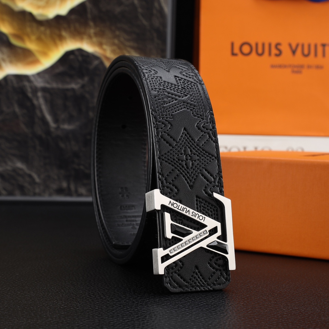 路易威登男士冲孔腰带- 宽度38MM 316精品钢扣  永不掉色 精工打造  压花工艺 手感柔软 创