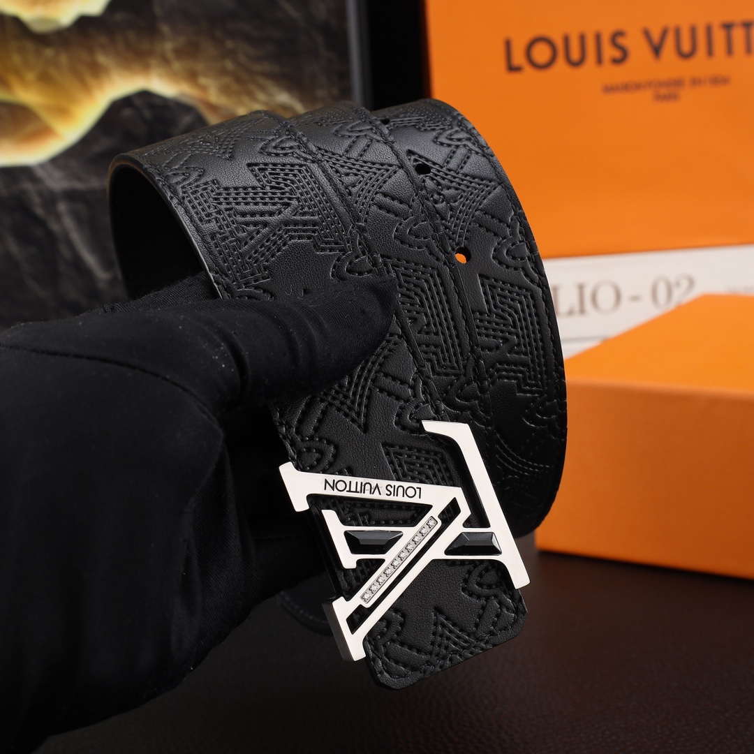 路易威登男士冲孔腰带- 宽度38MM 316精品钢扣  永不掉色 精工打造  压花工艺 手感柔软 创
