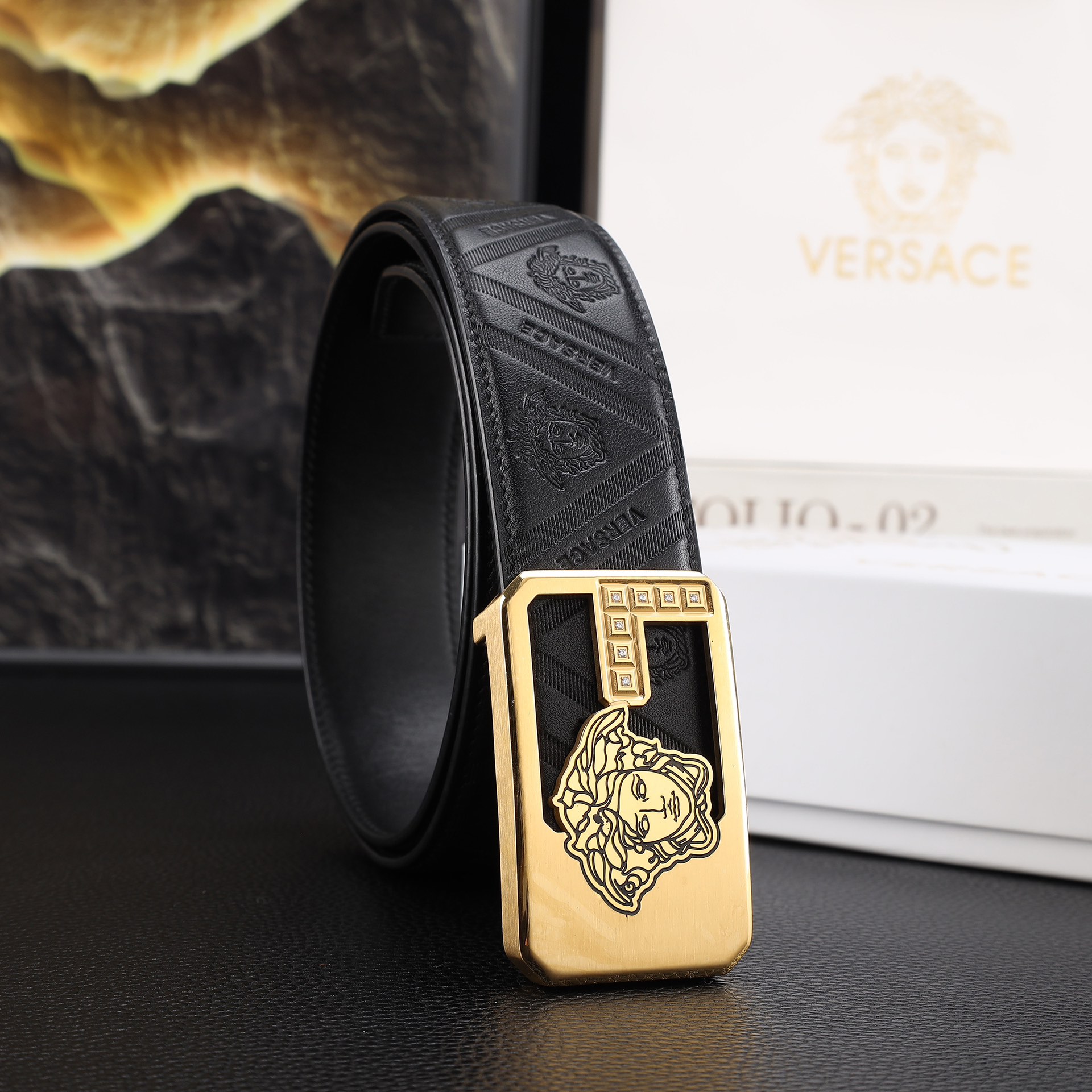 范思哲男士冲孔腰带- 宽度38MM 316精品钢扣  永不掉色 精工打造  压花工艺 手感柔软 创