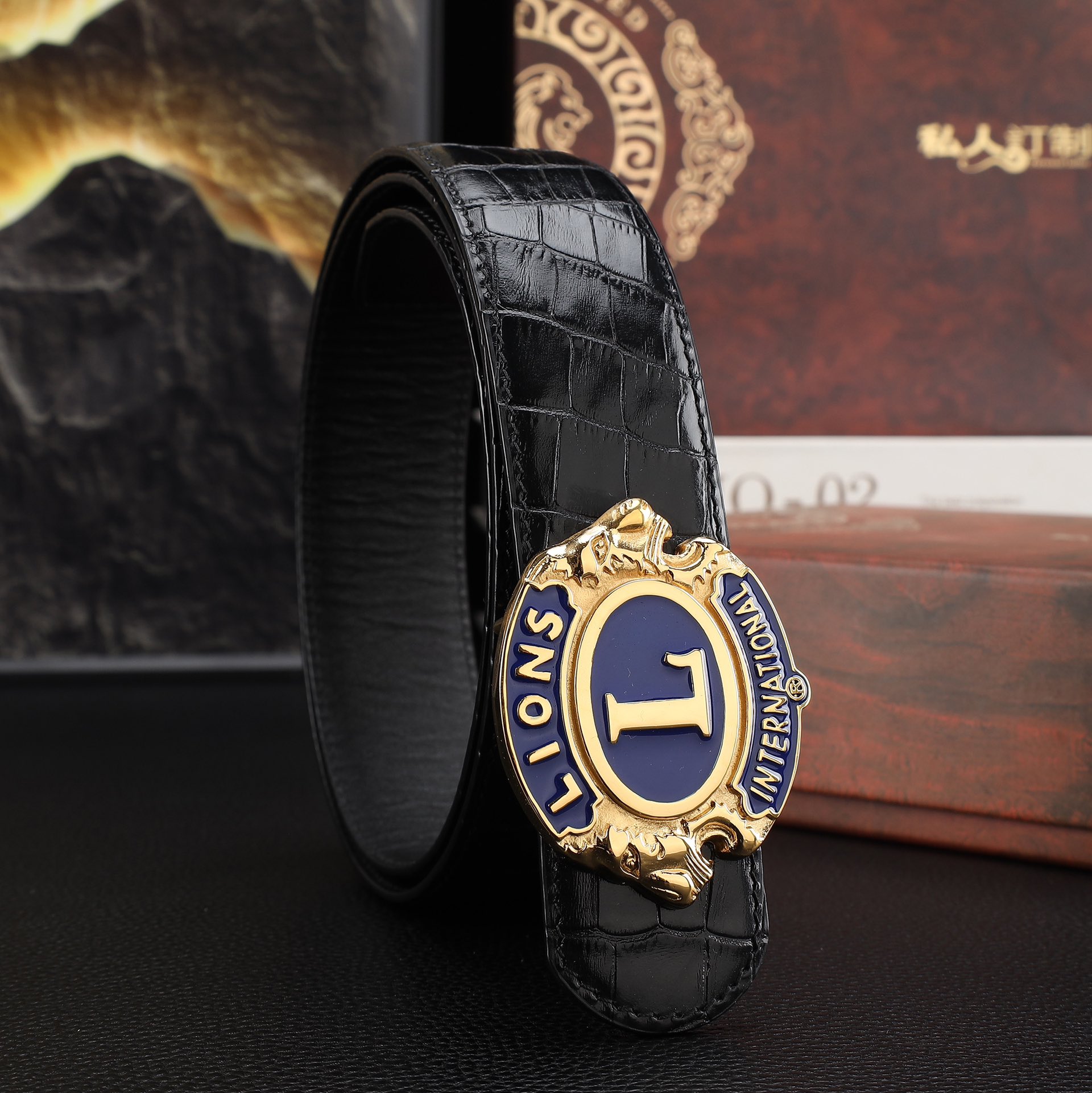 路易威登男士冲孔腰带- 宽度38MM 316精品钢扣  永不掉色 精工打造  压花工艺 手感柔软 创
