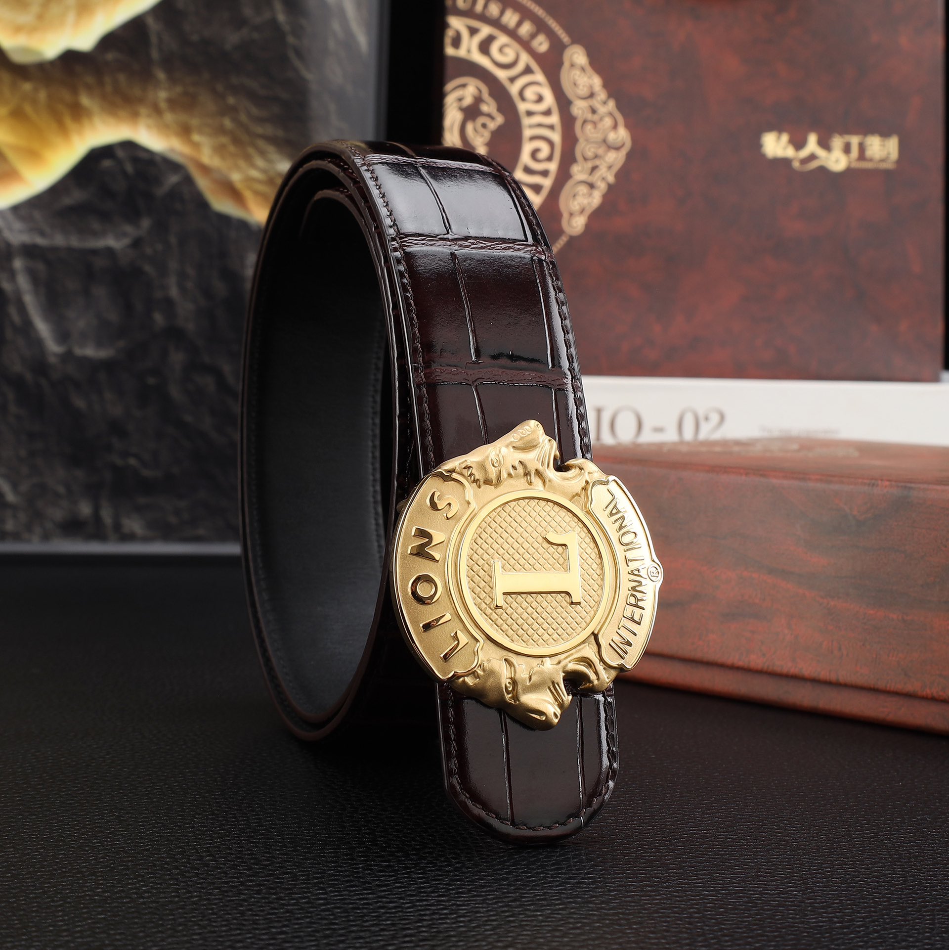 路易威登男士冲孔腰带- 宽度38MM 316精品钢扣  永不掉色 精工打造  压花工艺 手感柔软 创