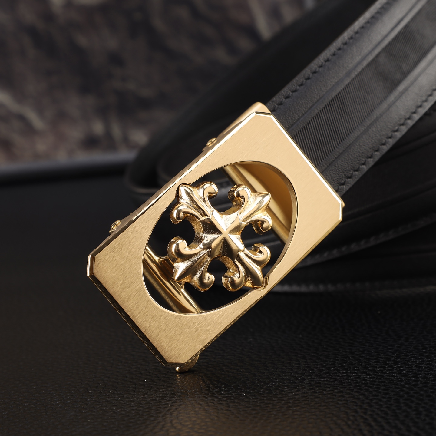 克罗心 头层牛皮自动带 宽3.5CM  官网同步，不锈钢金属标识，适合商务低调人士！自动扣款式 广
