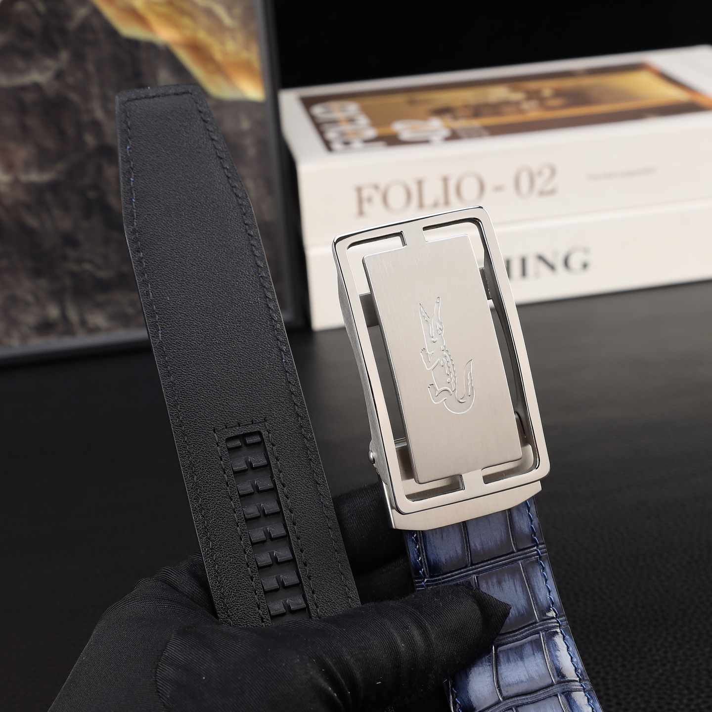 鳄鱼 头层牛皮自动带 宽3.5CM  官网同步，不锈钢金属标识，适合商务低调人士！自动扣款式 广
