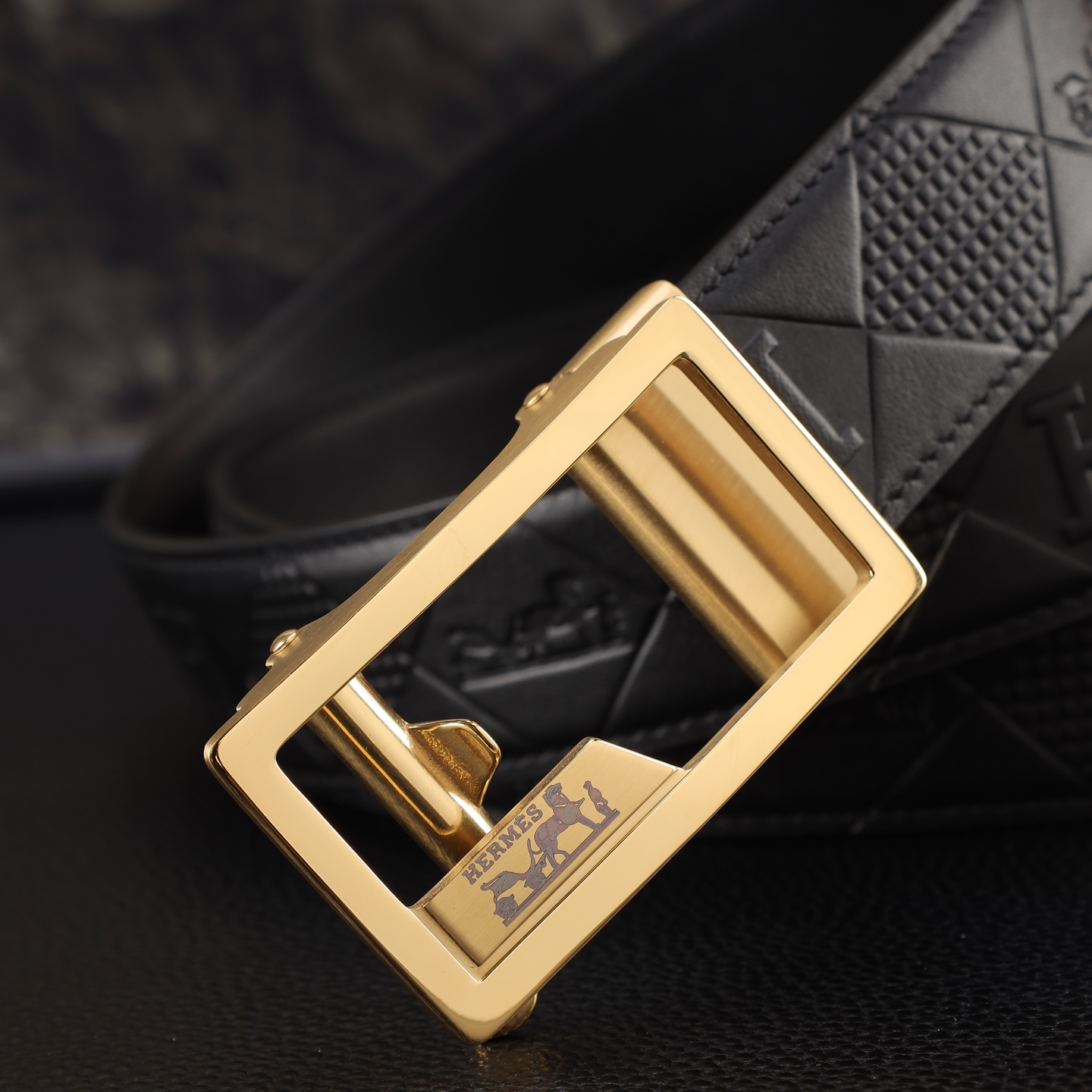 爱玛仕 头层牛皮自动带 宽3.5CM  官网同步，不锈钢金属标识，适合商务低调人士！自动扣款式 广