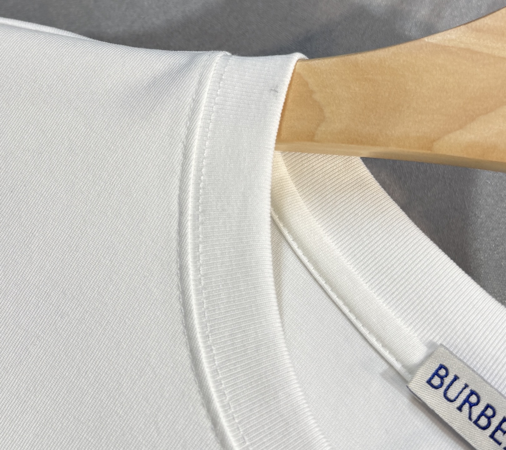 🔥BURBERRY 巴宝莉 25SS新款春夏短袖 最高版本客供定制纯棉面料 简单时尚款，配色超级好看！经