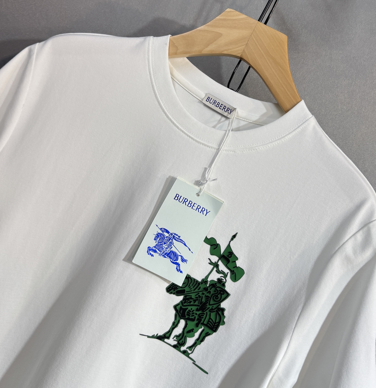 🔥BURBERRY 巴宝莉 25SS新款春夏短袖 最高版本客供定制纯棉面料 简单时尚款，配色超级好看！经