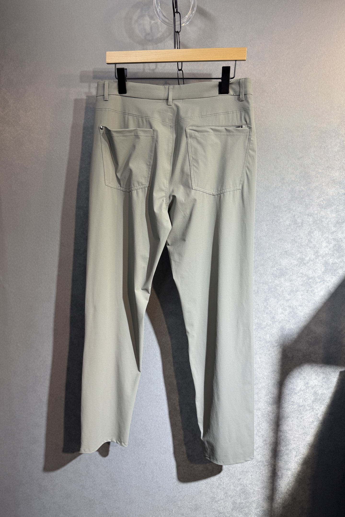 🔥Prada 普拉达 2025年ss运动休闲西裤，面料舒适透气，双侧插口袋设计！一款日常穿着，简单大方，