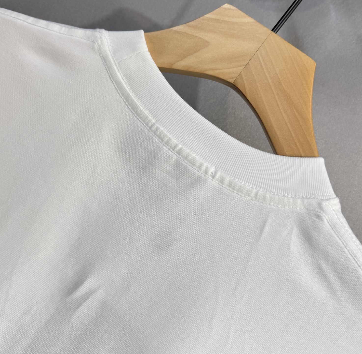 Louis Vuitton 25SS Short Sleeve T-Shirt | Premium Cotton, Classic Logo 9 i1747149963590 7915 0 7