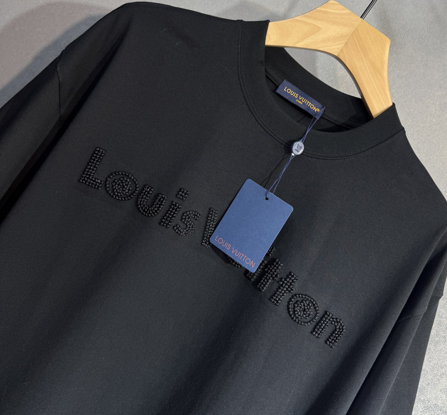 Louis Vuitton 25SS Short Sleeve - Simple, Fashionable Logo Tee 5 i1747149981547 6158 0 3