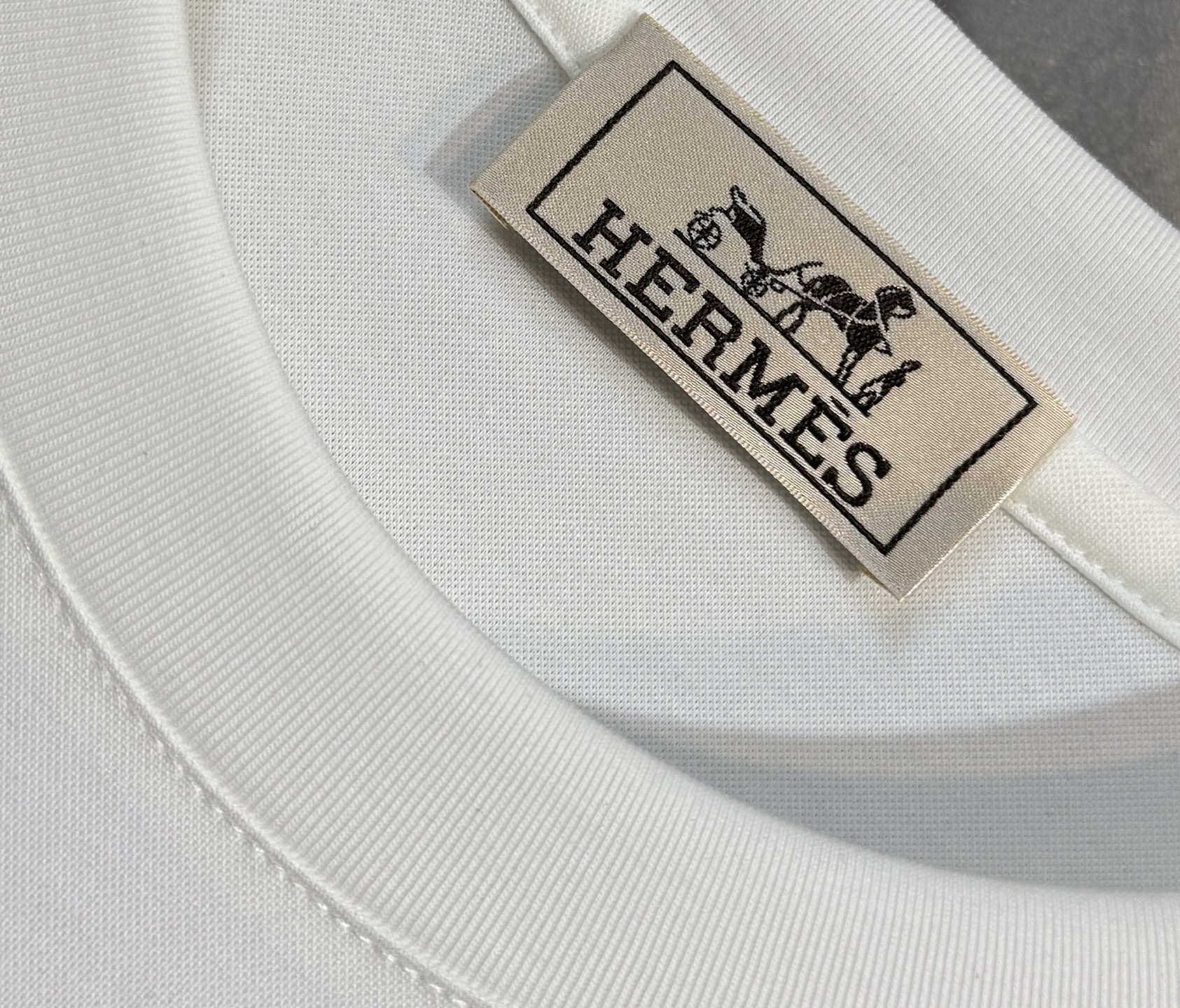🔥HERMES 爱马仕 25SS新款春夏短袖 最高版本客供定制高端丝光棉面料 简单时尚款，配色超级好看！