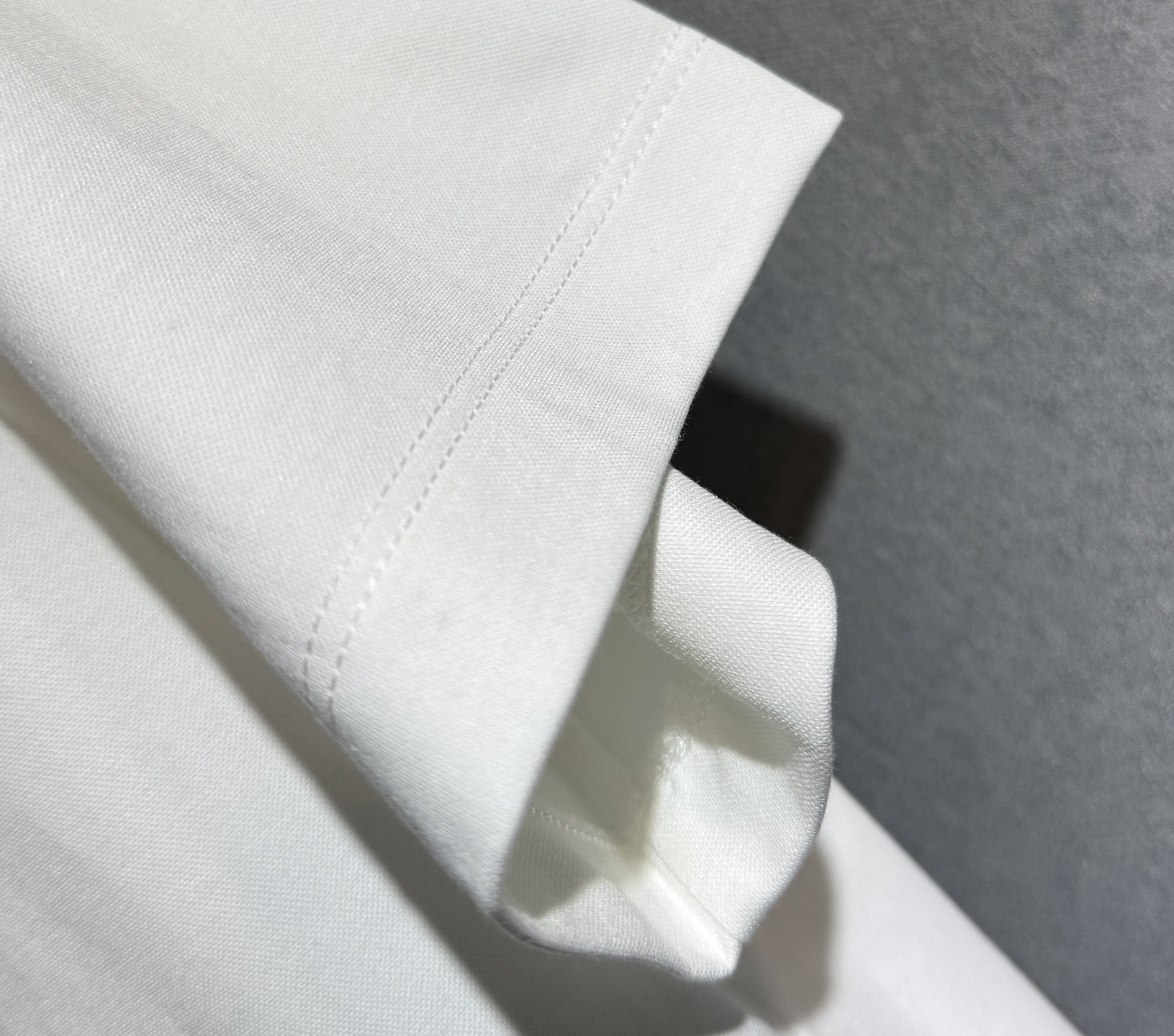 🔥HERMES 爱马仕 25SS新款春夏短袖 最高版本客供定制高端丝光棉面料 简单时尚款，配色超级好看！