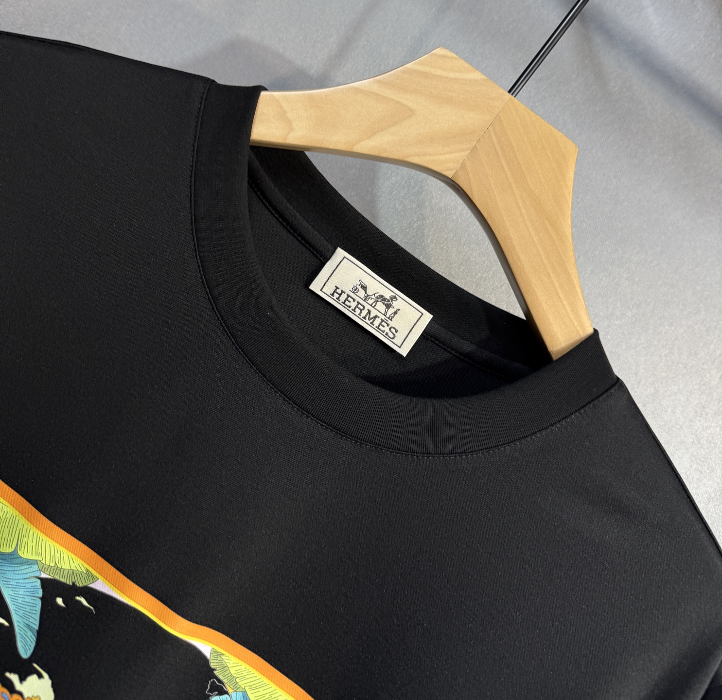 🔥HERMES 爱马仕 25SS新款春夏短袖 最高版本客供定制高端丝光棉面料 简单时尚款，配色超级好看！
