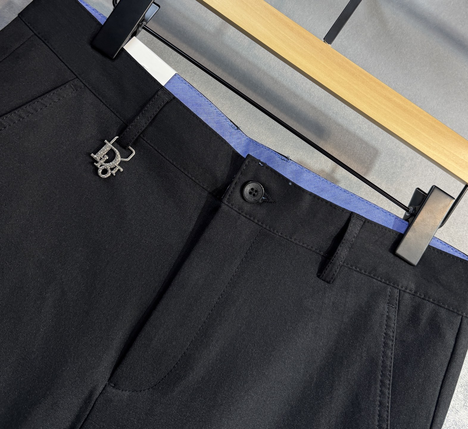 “DIOR Dio 2025 Men’s Classic British Style Pants with Unique Design and High Quality” - 图片 4