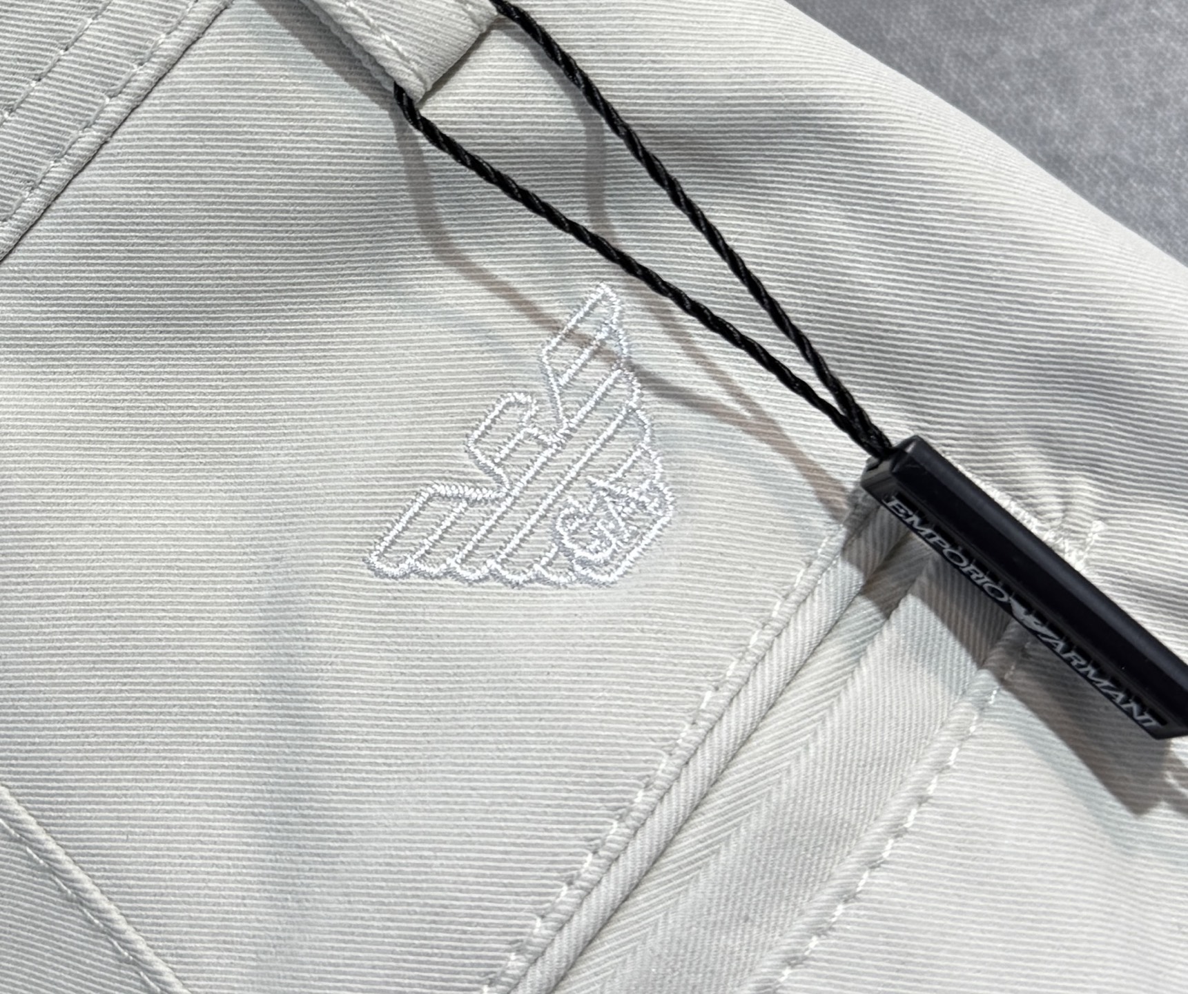 ARMANI AMANI 2025 Men’s Classic Basic Pantyers: British Style, Luxurious Quality, Innovative Design - 图片 9