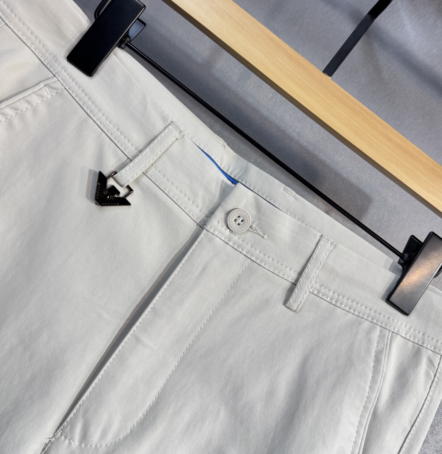 ARMANI AMANI 2025 Men’s Classic Basic Pantyers: British Style, Luxurious Quality, Innovative Design - 图片 4