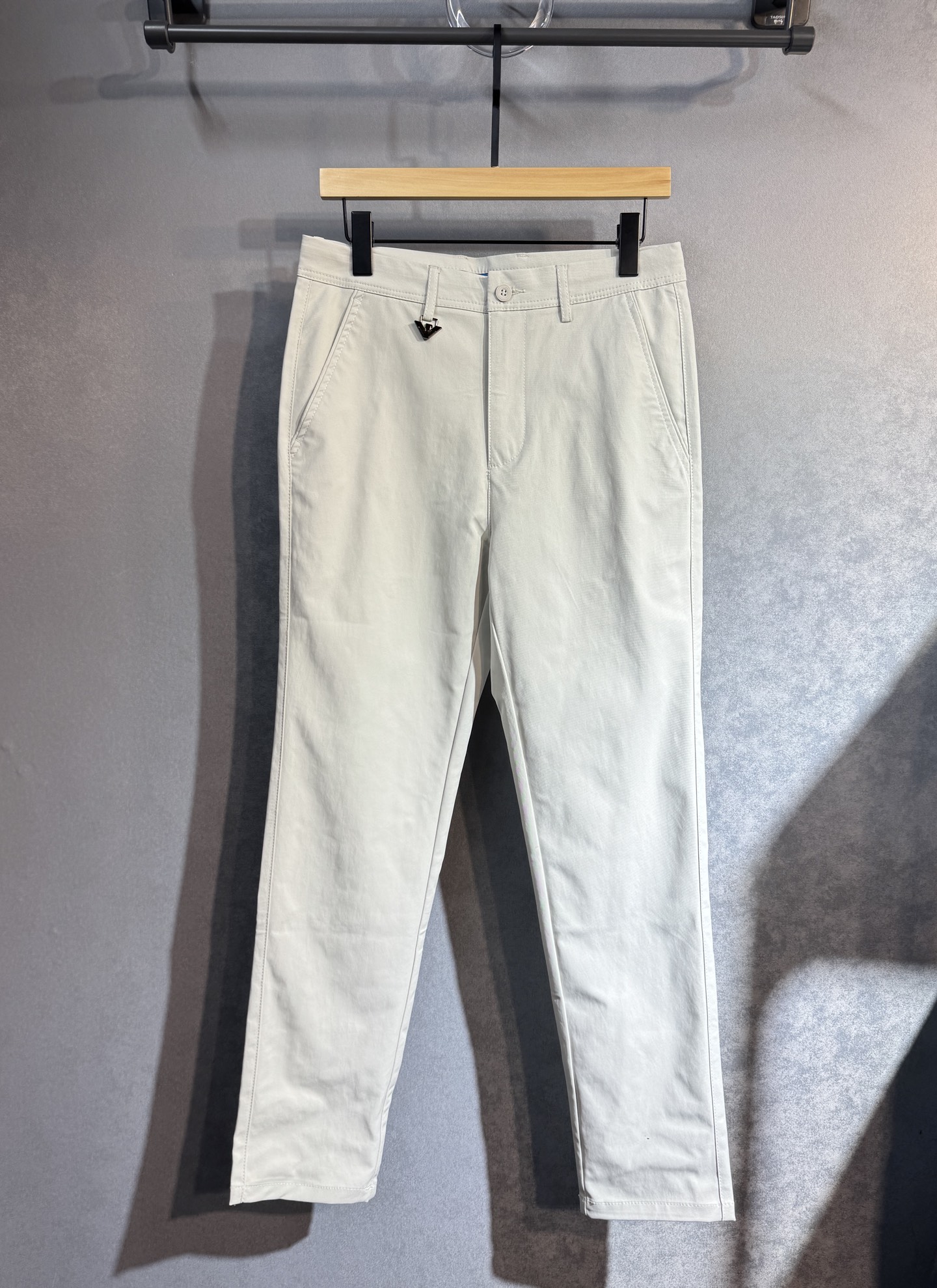 ARMANI AMANI 2025 Men’s Classic Basic Pantyers: British Style, Luxurious Quality, Innovative Design - 图片 2