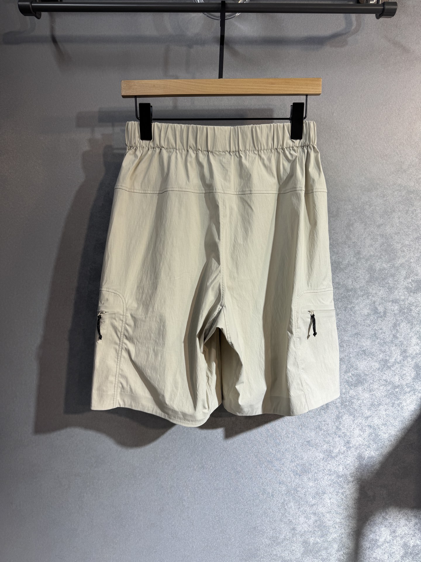 🔥始祖鸟 春夏新款休闲短裤 品牌经典系列 休闲运动皆可 速干面料 舒适度极好，透气舒适。608辨识度极高