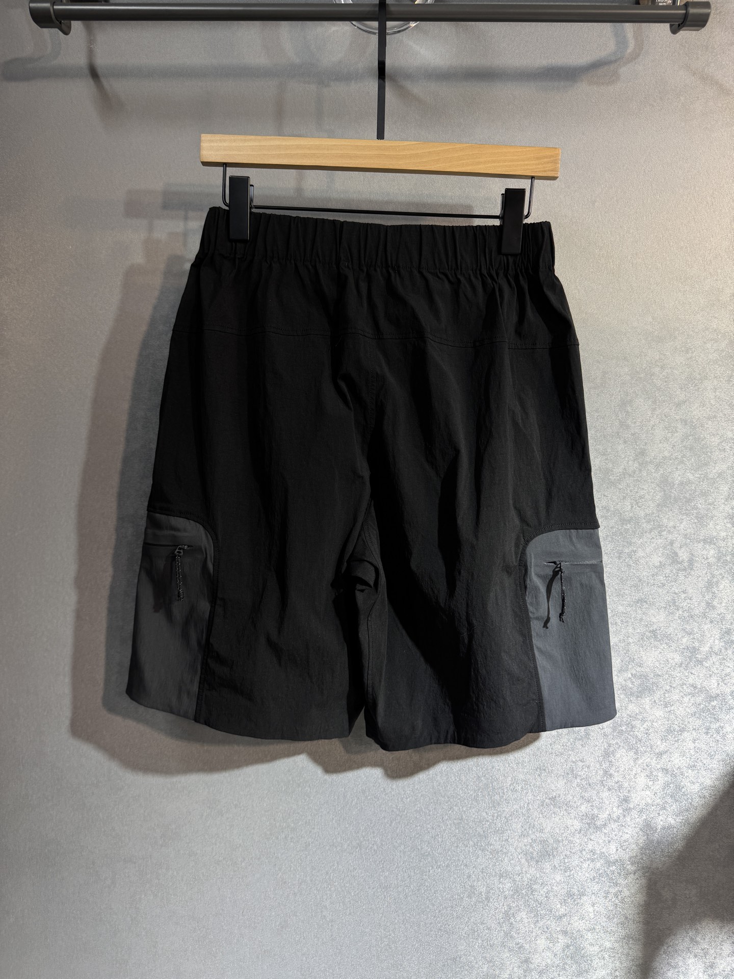 🔥始祖鸟 春夏新款休闲短裤 品牌经典系列 休闲运动皆可 速干面料 舒适度极好，透气舒适。608辨识度极高
