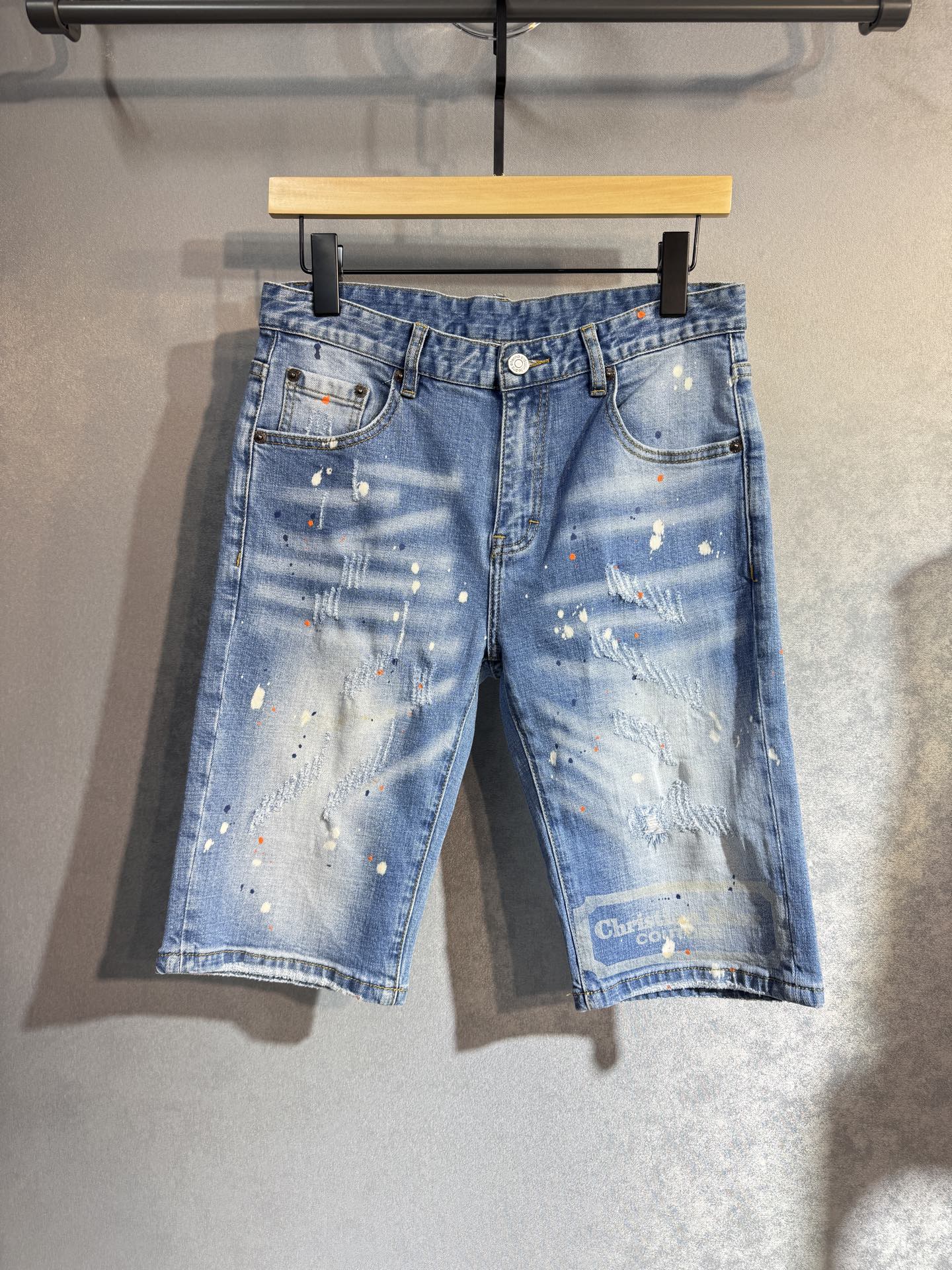 NO:514352,DIOR The latest five-point jeans in spring and summer are stress-free when entering and leaving the store. The counter is popular. Taste and value are shared. It is very comfortable to wear. It is low-key and luxurious. It is very classy when worn. The trouser style and cutting are not much to say. S2 The upper body is exquisite and vivid. It is truly first-class and top-notch. The real palace-grade casual pants are made of Turkey cotton and produce the most famous tannin cloth. The quality is excellent. It is heavy washing and makes the pants very soft. The straight-footed style is not picky. The upper body is absolutely stylish and extremely luxurious!  Size 29-38 None 35,,dior,dior,jeans,alexander wang19860909DIOR 迪奥 春夏最新品五分牛仔裤出入专卖店无压力 专柜热销款 品味与价值共享 身穿着非常舒适 低调不失奢华 穿出去非常有档次,裤型款式和裁剪亦无需多言s2 上身精致跃然.真正一等一顶级质料 真正殿堂级的休闲裤,选用土耳其的棉花 生产出最有名的单宁布 品质卓然 经过重水洗使得裤子很柔软 直脚的版型 不挑人 上身绝对的有型 极度奢华！尺码29-38 无35,,dior,dior,jeans,alexander wang,Men's clothing