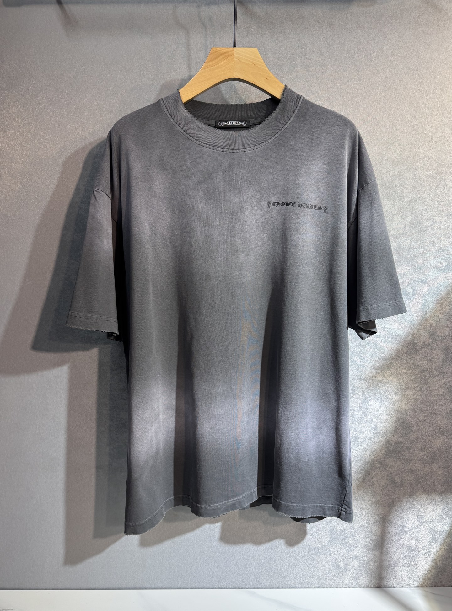 NO:428803,CH Croxin 25SS new spring and summer short-sleeved version, the highest version of customized pure cotton fabric, simple and fashionable style, super beautiful color matching!  Classic logo design Simple and elegant style Full of high-end feel, 608 can be worn in all seasons. Simple European style, simple and elegant, the same style on sale on the official website. Color: Picture color. Number of code M-XXL (please report height and weight when placing an order), chrome hearts, T-shirt, alexander wang19860909CH 克罗心 25SS新款春夏短袖 最高版本客供定制纯棉面料 简单时尚款,配色超级好看！经典logo的设计 简单大方的款式 满满的高级感,608四季可穿.简欧风格,简洁大气,官网同款在售.颜色: 图片色.码数M-XXL（下单请报身高体重）,,chrome hearts,T-shirt,alexander wang,Men's clothing