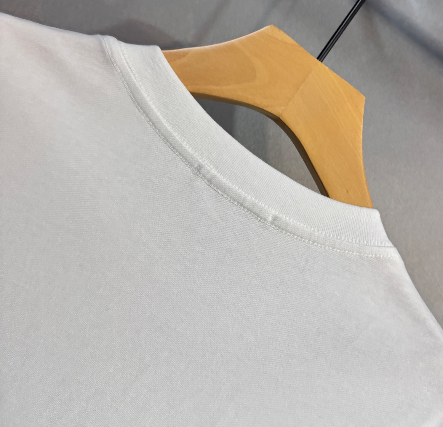 Richard MILLE 25SS: Cosmopolitan Cotton Short Sleeves in Classic Black and White - 图片 8