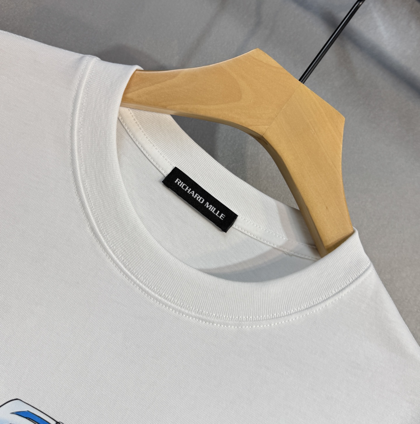 Richard MILLE 25SS: Cosmopolitan Cotton Short Sleeves in Classic Black and White - 图片 3