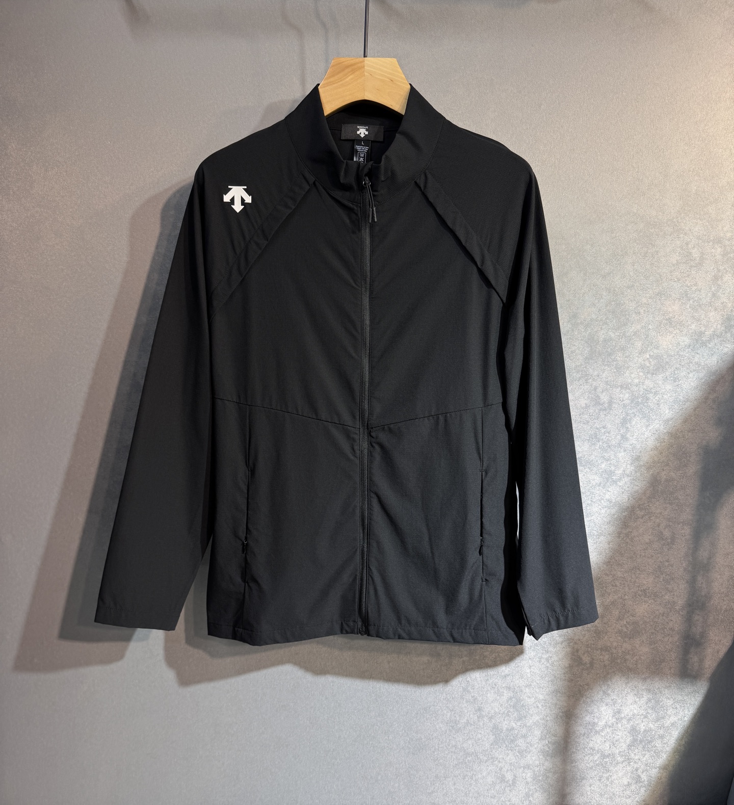 NO:428852,DiSant 2025 Summer Sunscreen Clothes Set Skin Clothes, a must-have outdoors!  Made of imported light nylon technology fabric, the 3D printed upper body is soft and comfortable, wind, rain and sun protection, and super light!  The style is even more fashionable and stylish, with various details highlighting the quality!  Spring and Autumn can be used as a jacket, and 608 is usually used to make a concave look very nice!  Making air-conditioned sunscreen clothes in summer, practical and versatile. Color black and white. Number of code M-3XL (please report height and weight when placing an order), Jackets & coats, alexander wang19860909迪桑特2025夏季防晒衣套装皮肤衣,户外必备！采用进口轻尼龙科技面料制作,3D印花上身柔软舒适,防风防雨防晒,并且超级轻盈！款式更是时尚有型,,各种细节凸显品质！春秋可作为外套穿搭,608平时用以凹造型都非常nice！夏季做空调防晒衣,实用又百搭. 颜色黑色 白色.码数M-3XL（下单请报身高体重）,,jackets & coats,alexander wang,Men's clothing