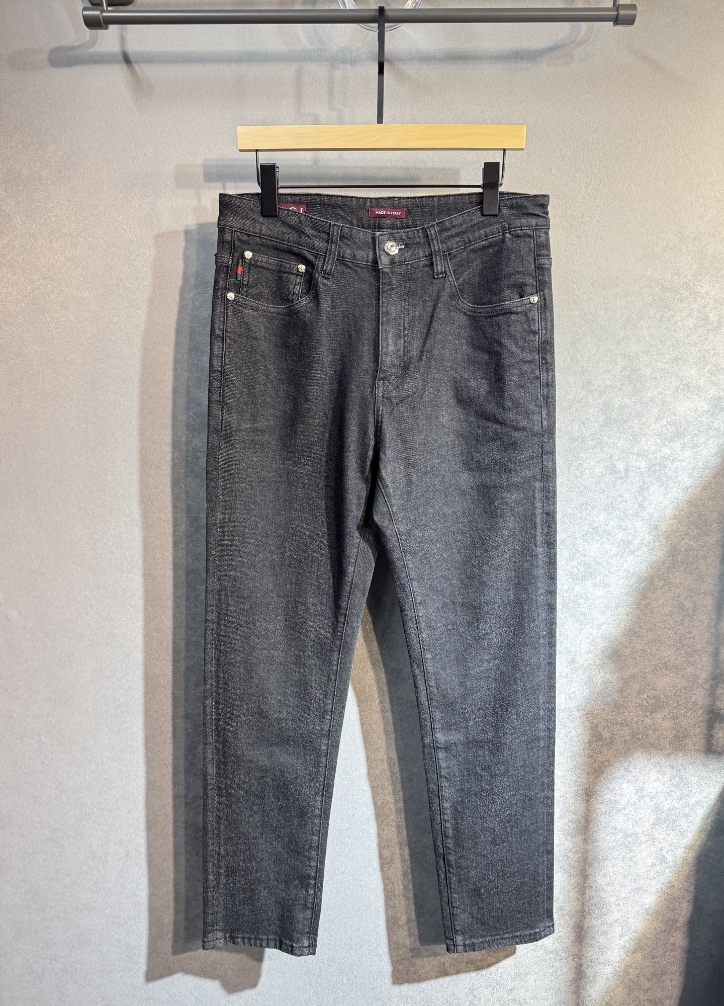 Gucci Fall Collection: High-Quality Jeans with Luxurious Comfort and Style - 图片 2
